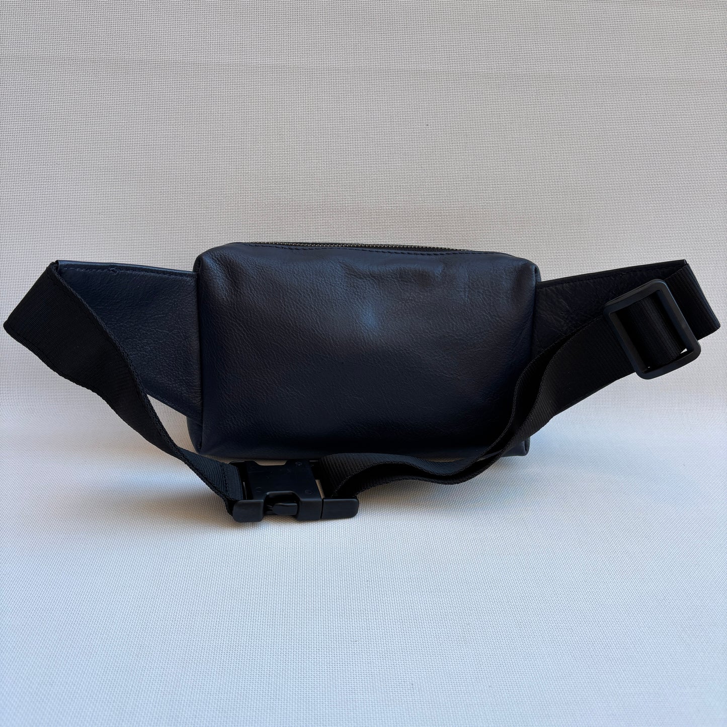 Riñonera Urban Classic · Azul Marino · Piel · Pieza Exclusiva Núm. 18361