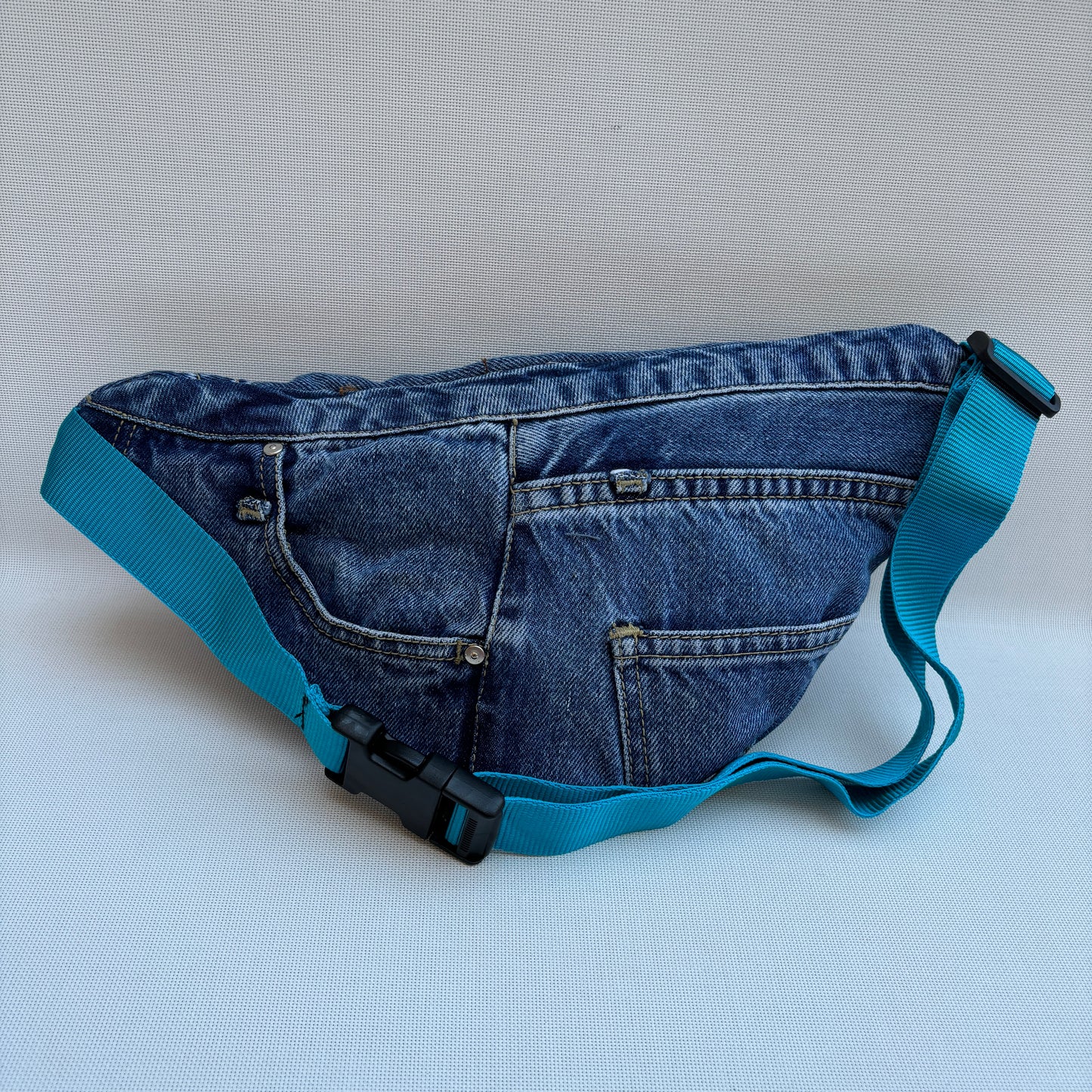 Riñonera Retro Chic ♻️ Jeans Recycled ♻️ · Edición Limitada · Pieza Única Núm. 16607