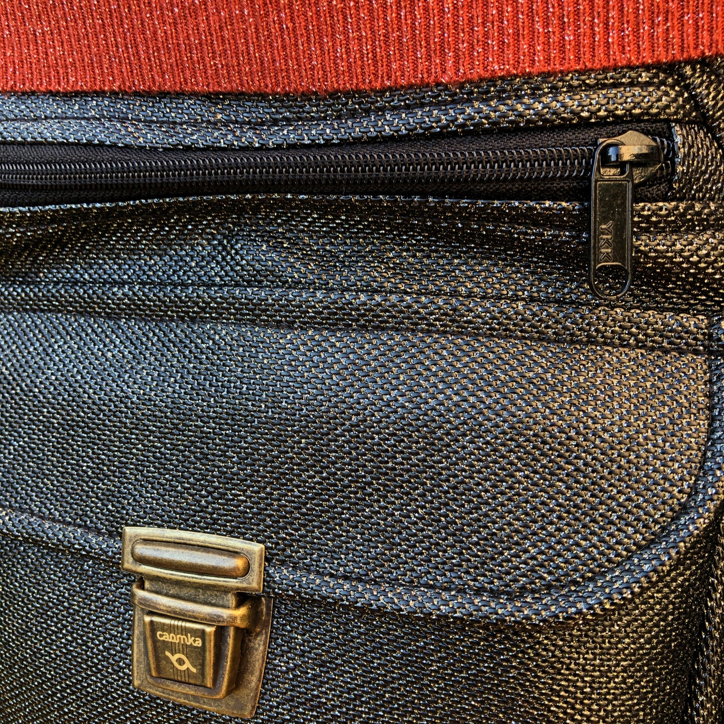 Premium Bright. Piel Vegana. Pieza Exclusiva Núm. 6890