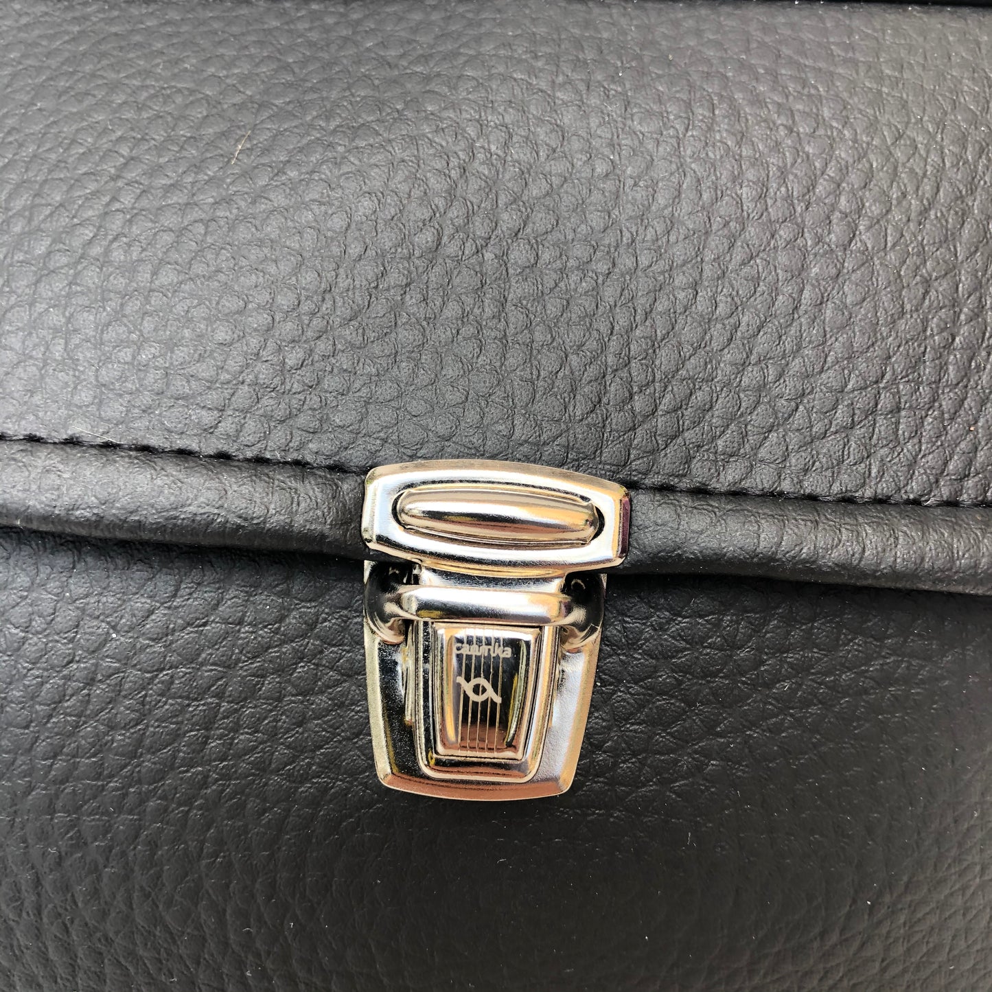 Mini Classics Black Silver. Piel Vegana. Pieza Exclusiva Núm. 6809