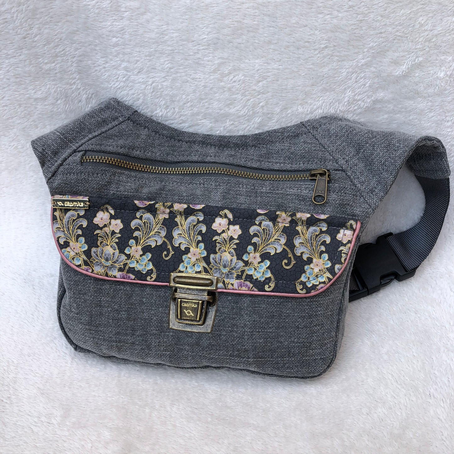 Special Gray & Elegant Flowers Unique Piece No. 7145