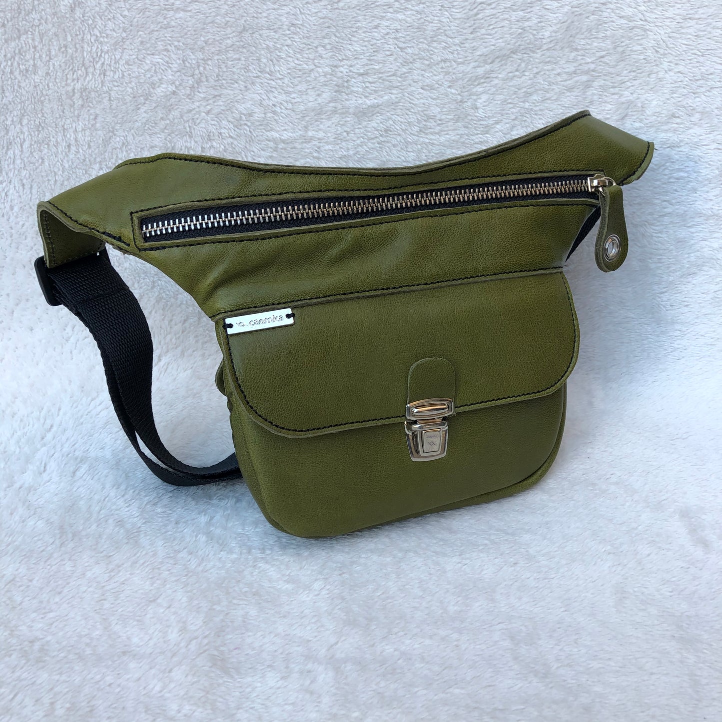 Mini Summer Verde Oliva · Piel natural BioCuir® · Pieza Exclusiva Núm. 7424