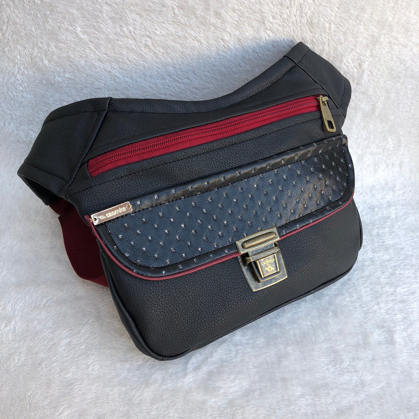 Special Black Elegant Wink Vegan Leather Exclusive Piece No. 7658