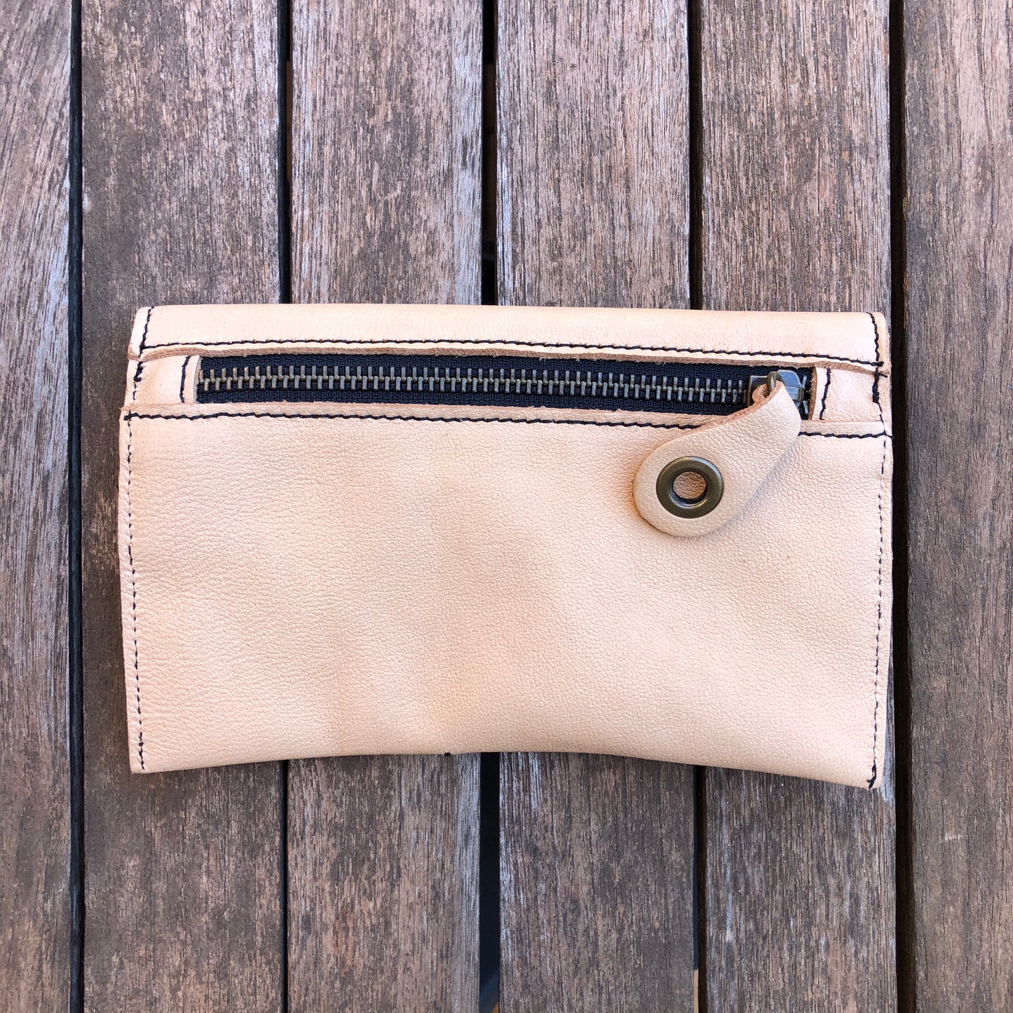 Monedero Plano CAOMKA · Piel natural BioCuir® · Pieza Exclusiva Núm. 8005