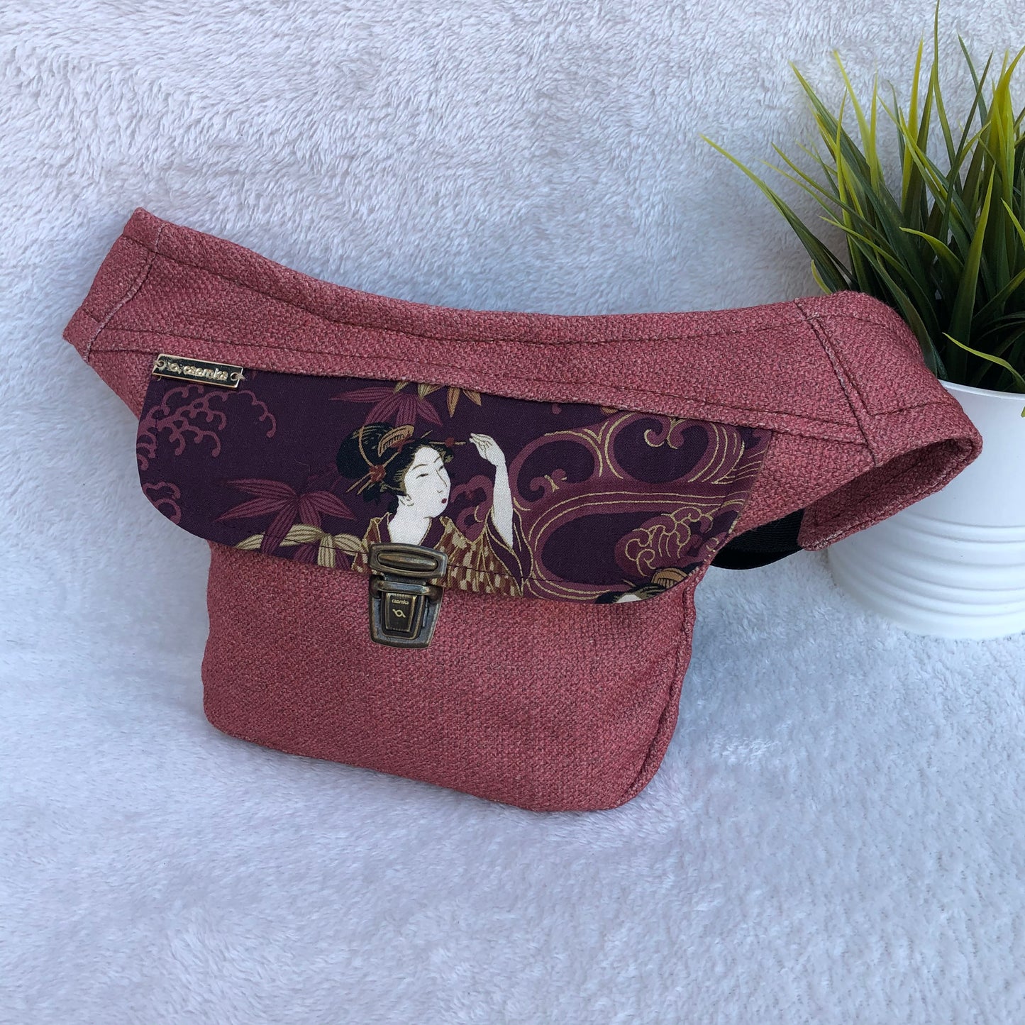 Mini Japanese Woman & Old Gold · Pieza Única Núm. 8130