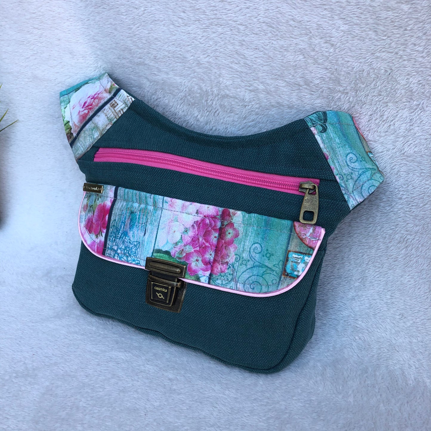 Special Sweet Love Green Unique Piece No. 8142 + Extra back pocket with zipper