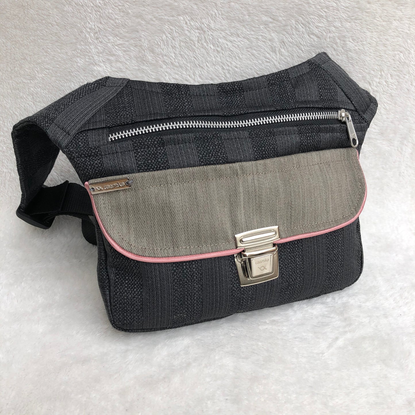 Special Elegant Chic Unique Piece No. 8478