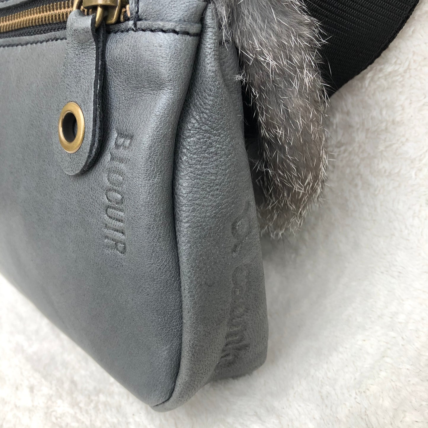 Special Gray Soft & Old Gold · Piel natural BioCuir® · Pieza Exclusiva Núm. 8457