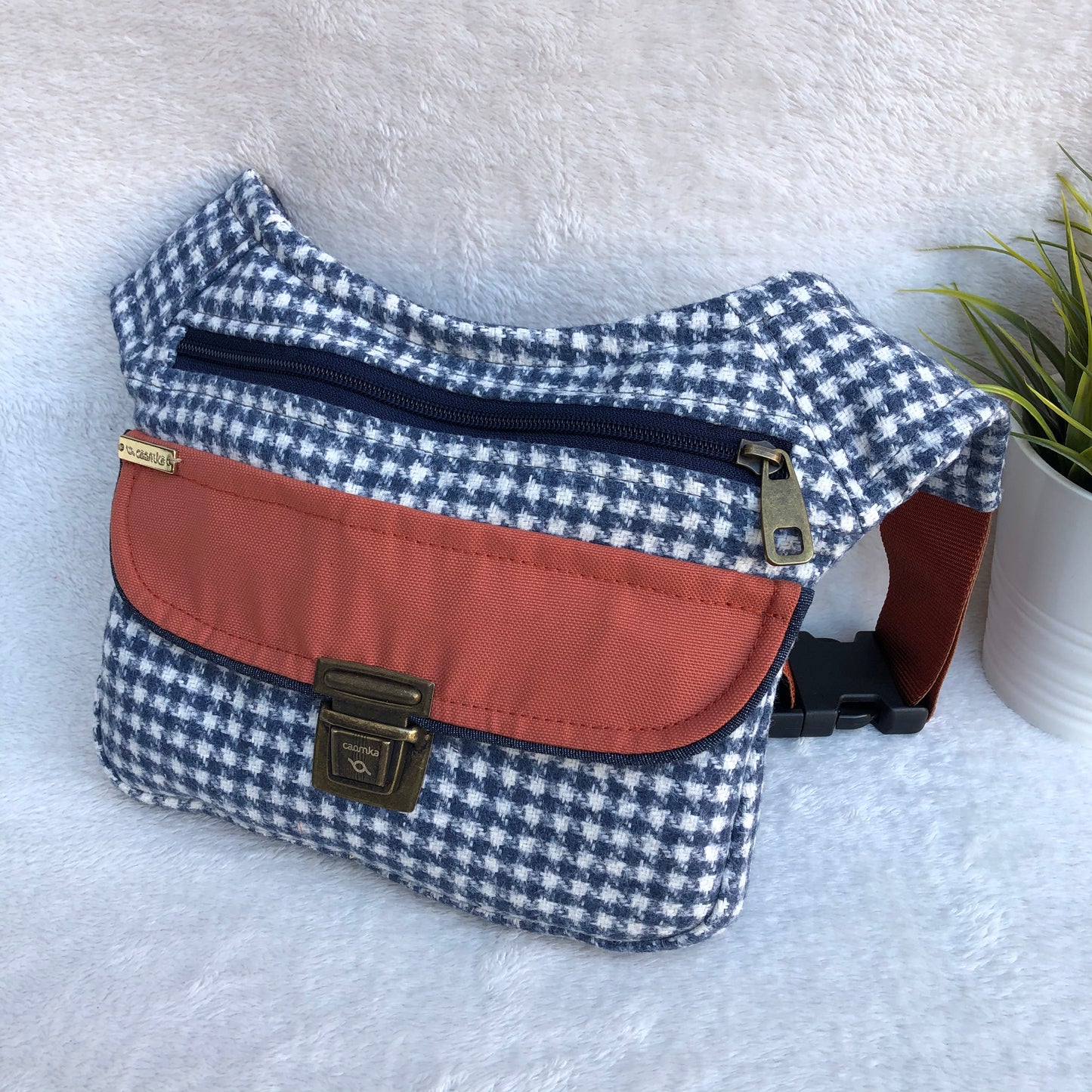 Besonderes Vichy-Quadrat & Altgold · Exklusives Stück Nr. 8550