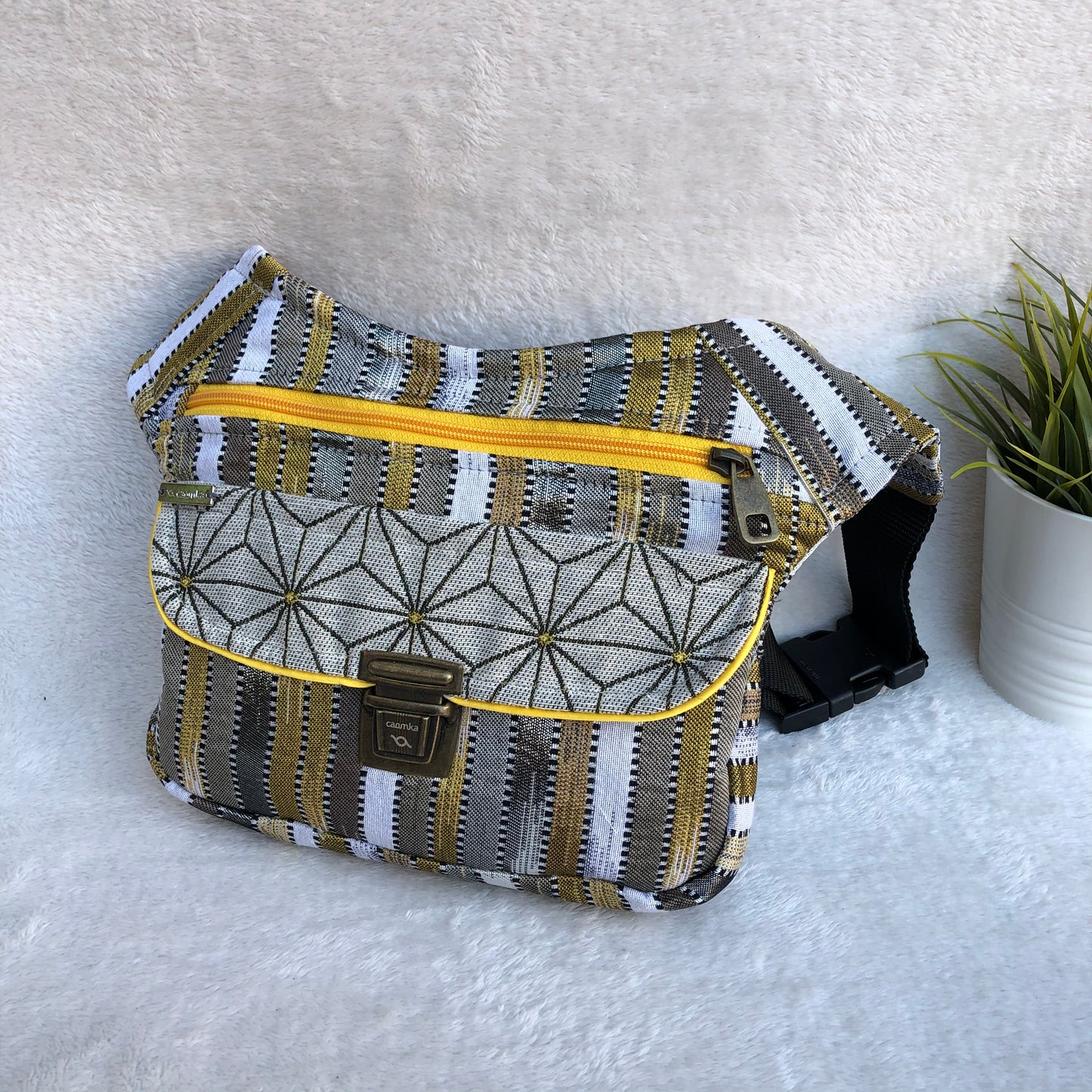 Special Geometric Wink & Old Gold Exclusive Piece No. 8540