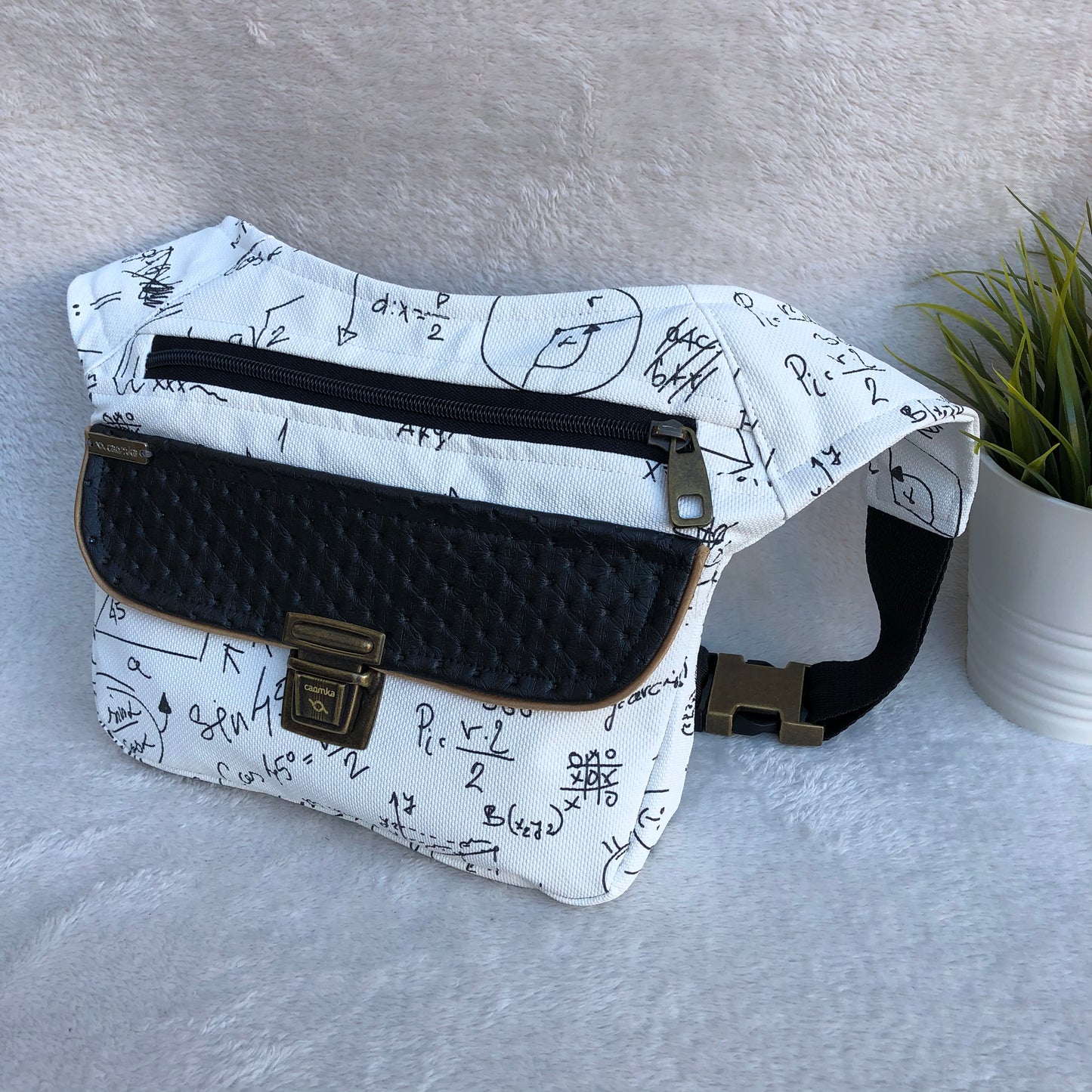 Special Albert Einstein White · Piel Vegana. Pieza Única Núm. 8519