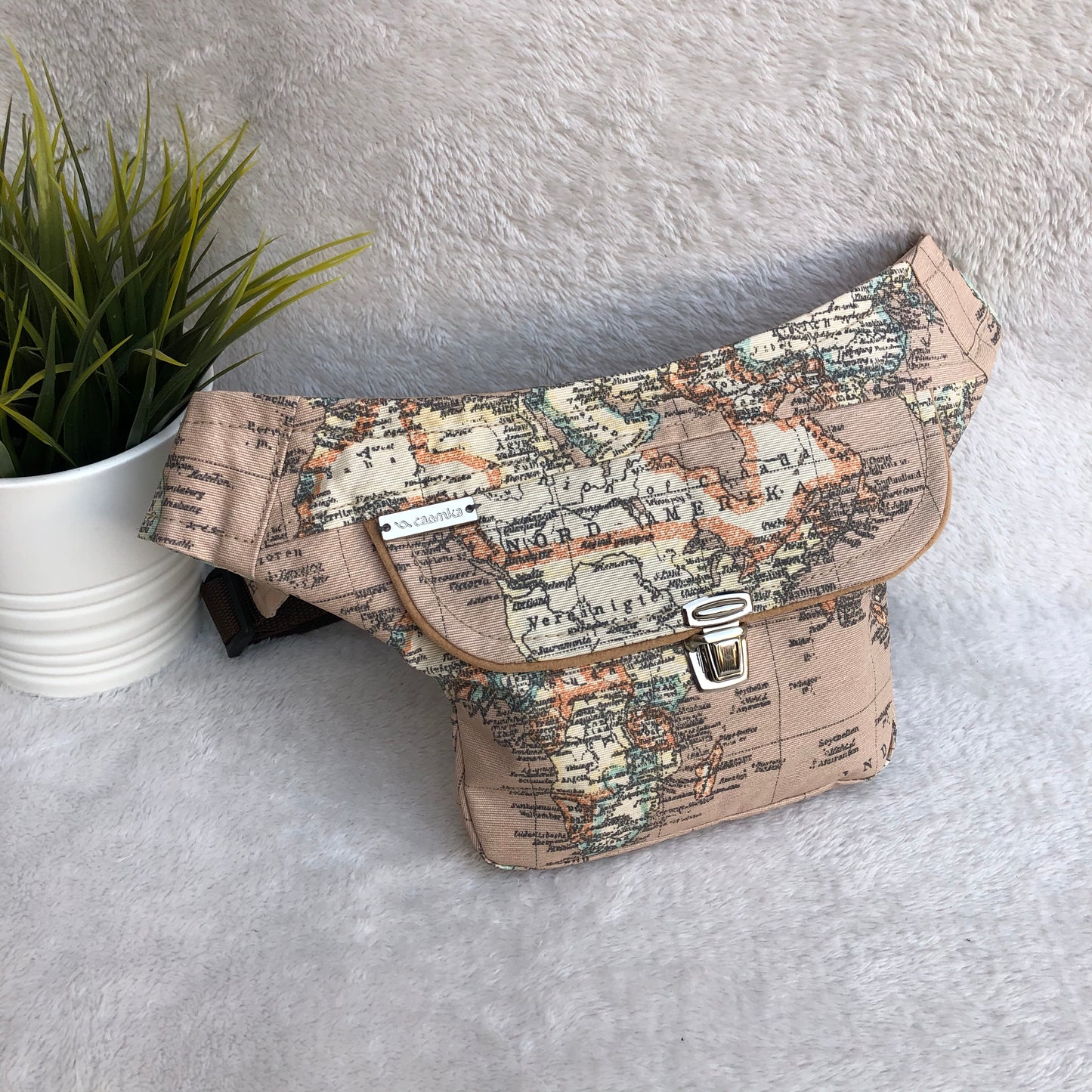 Mini Mapamundi · Tela resinada anti-manchas. Pieza Única Núm. 8678