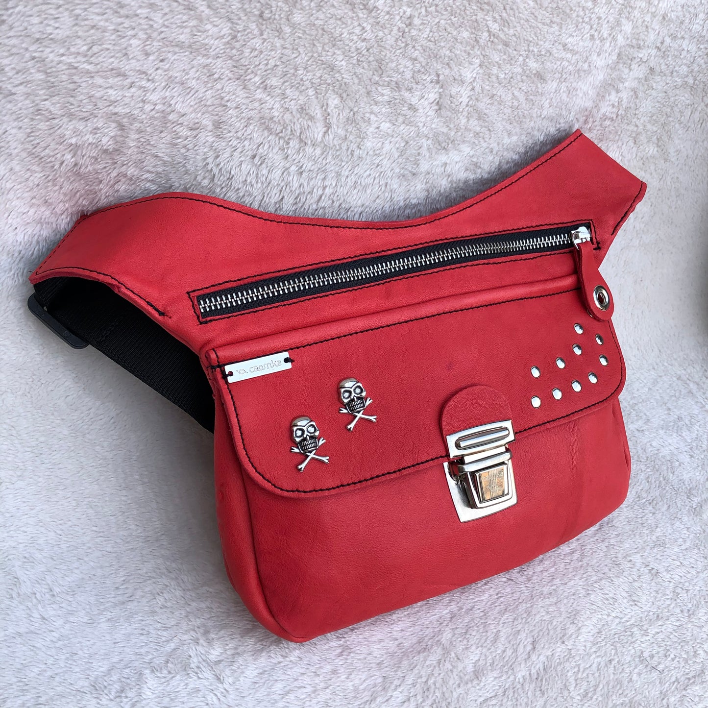 Premium Red Skulls & Silver · Piel natural BioCuir® · Pieza Exclusiva Núm. 8713