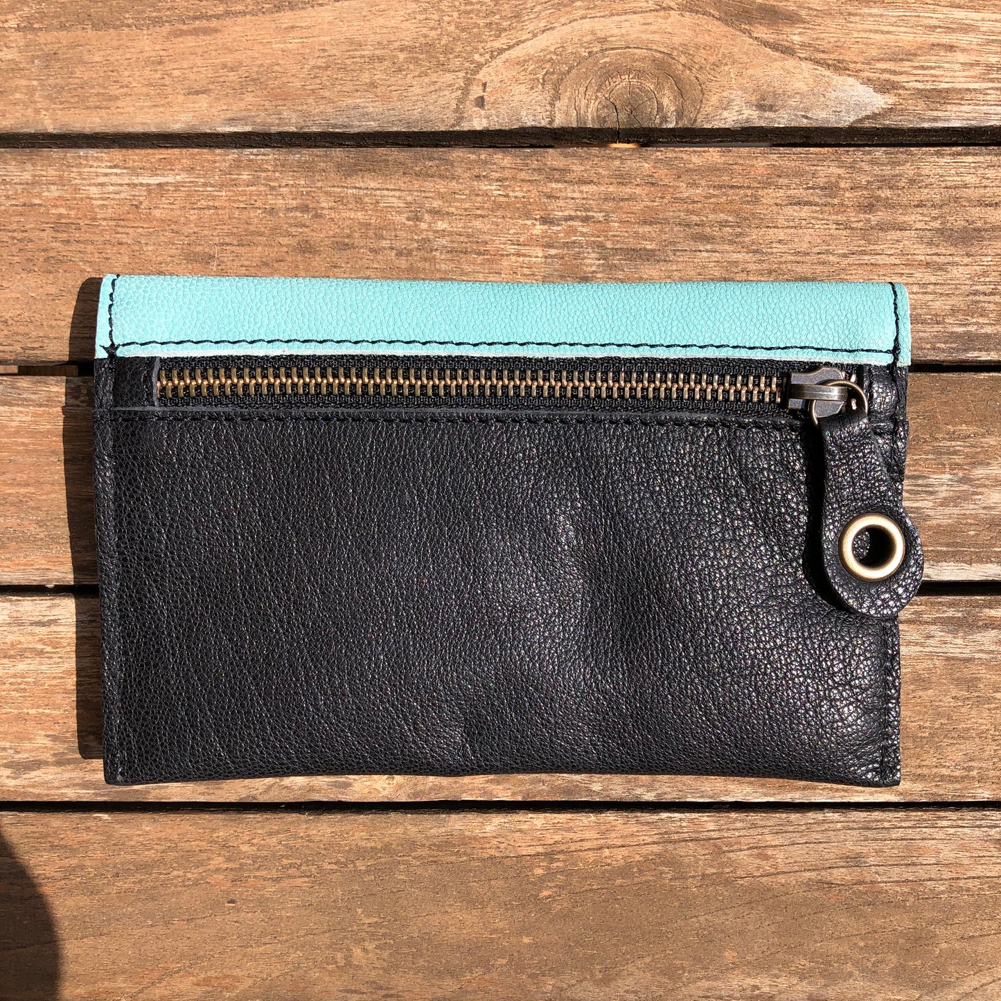 Monedero Plano CAOMKA · Piel natural BioCuir® · Pieza Exclusiva Núm. 9222