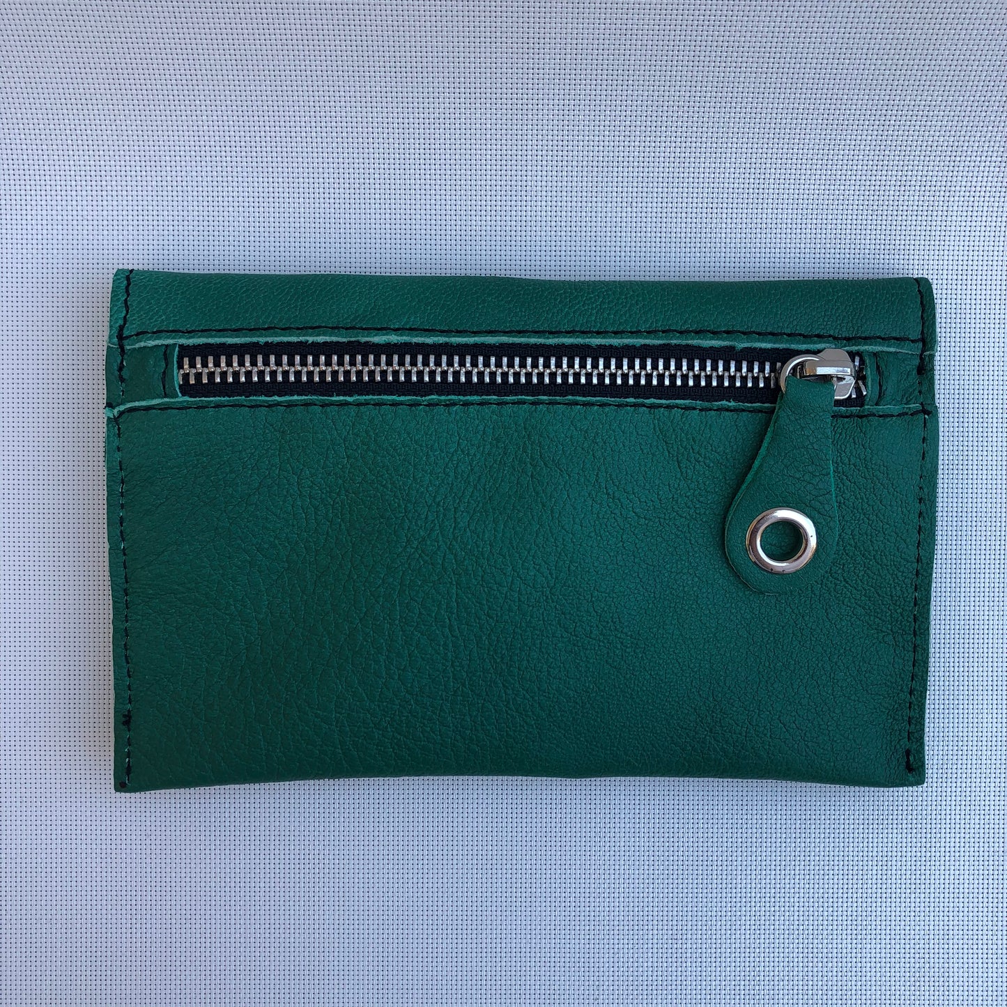 Monedero Plano CAOMKA · Piel natural BioCuir® · Pieza Exclusiva Núm. 9579