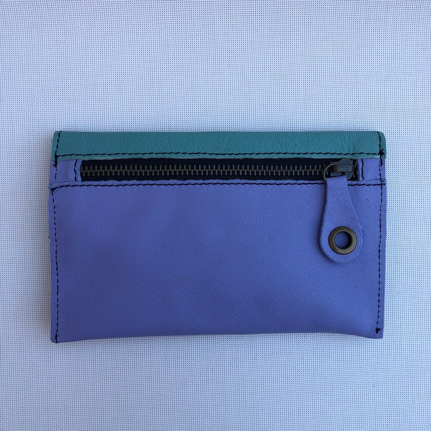 Monedero Plano CAOMKA · Piel natural BioCuir® · Pieza Exclusiva Núm. 9585