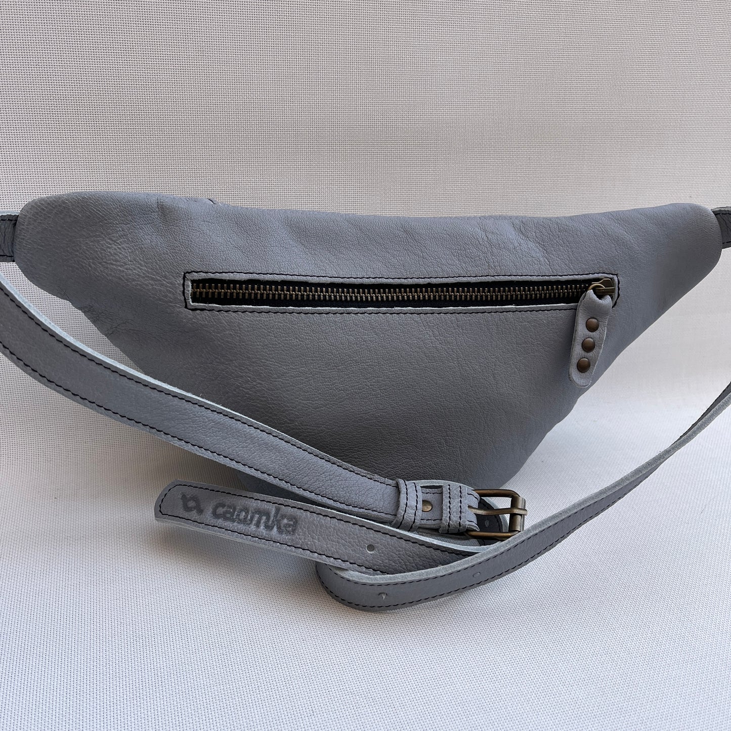 Premium Retro Chic Gris Perla · Piel natural BioCuir® · Pieza Exclusiva Núm. 12950