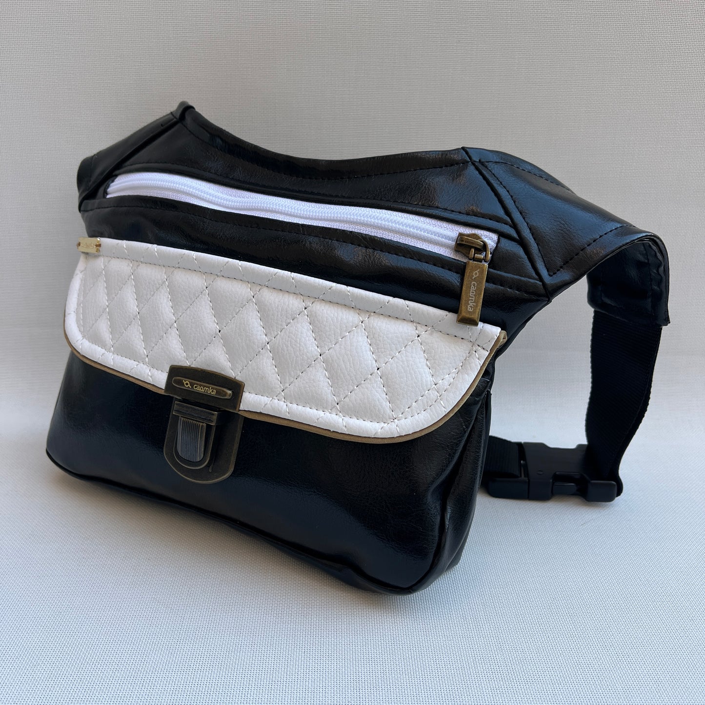 Spezielles schwarzes & elegantes weißes veganes Kunstleder-Unikat Nr. 13166