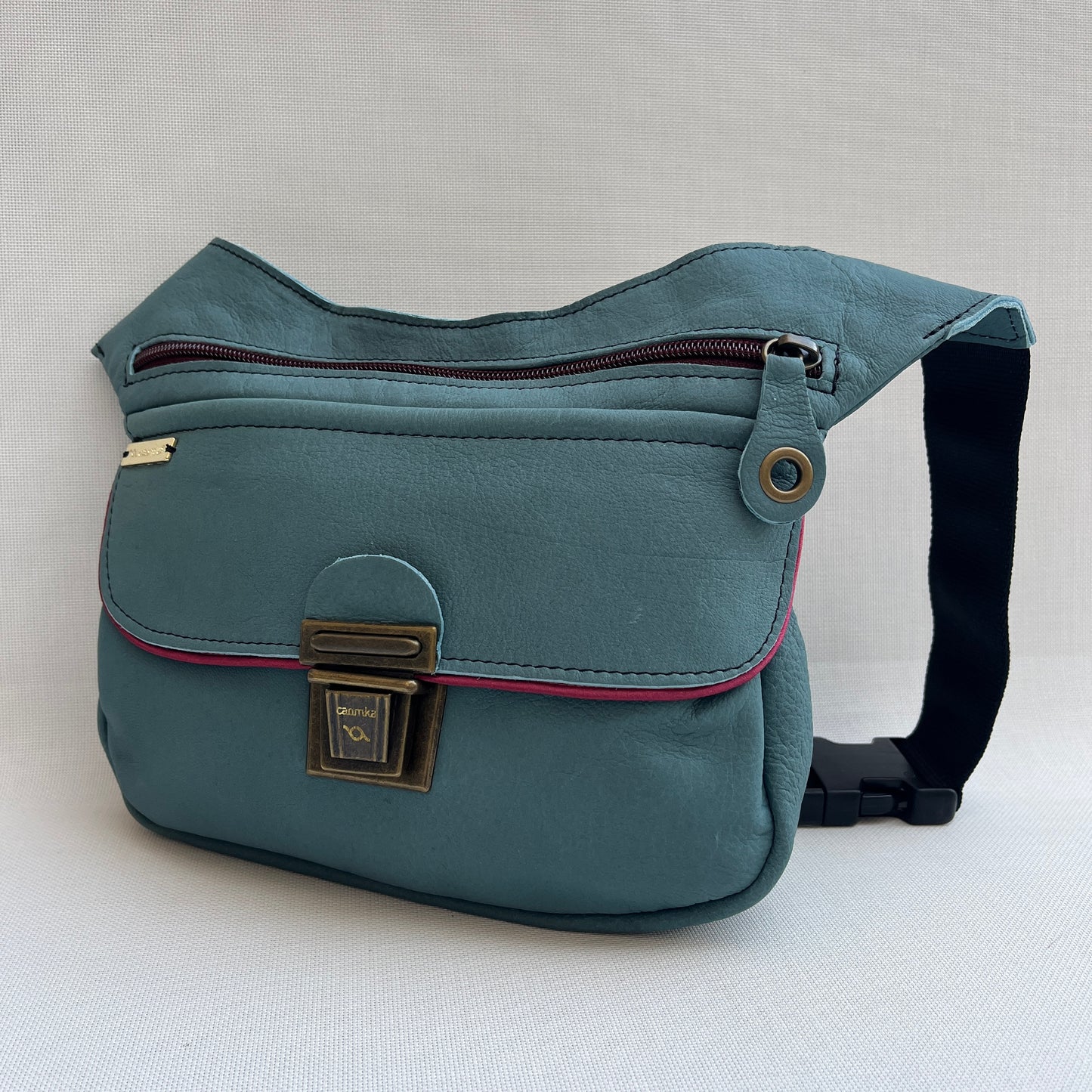 Special Blue Petroil · Piel natural BioCuir® · Pieza Exclusiva Núm. 13084