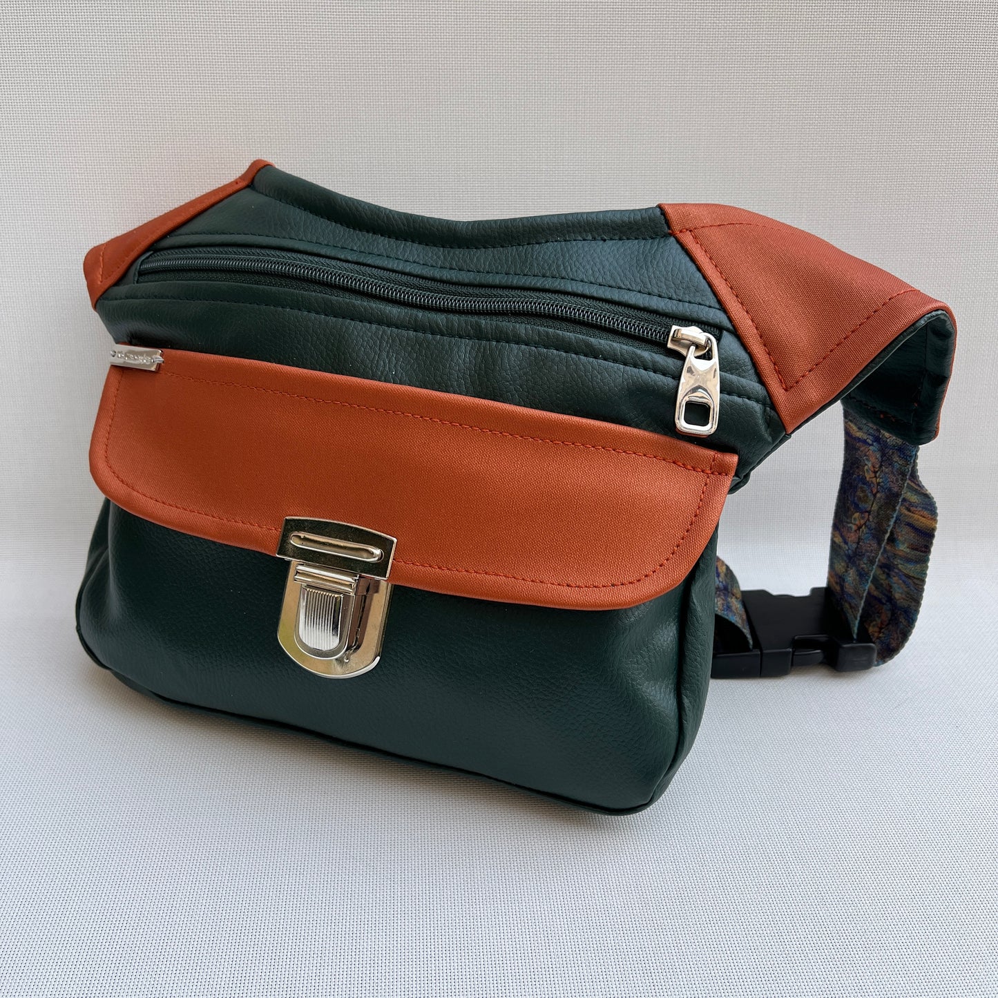 Special Green Fantasy Leatherette Unique Piece No. 11607