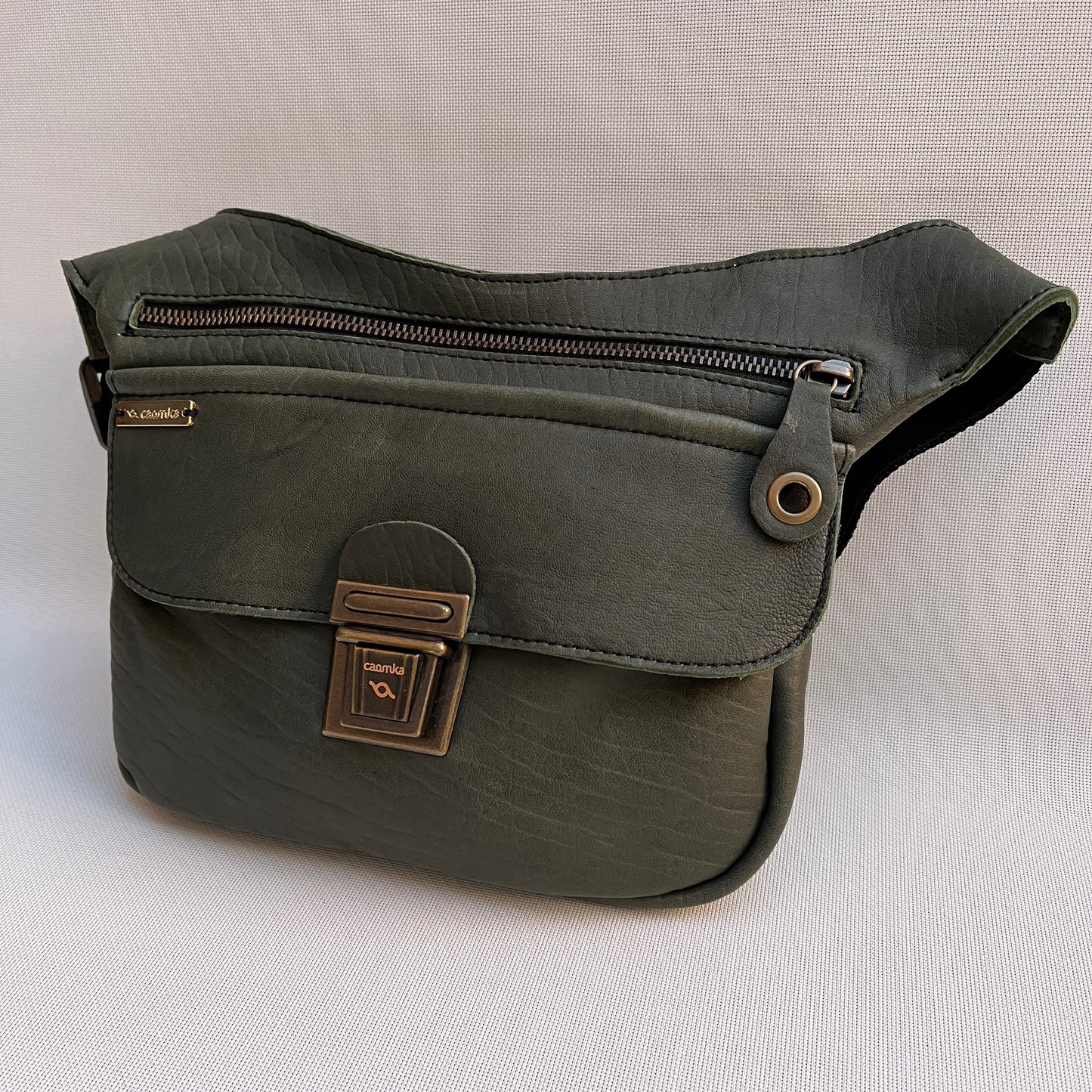 Classic Green & Old Gold · Piel natural BioCuir® · Pieza Exclusiva Núm. 10739