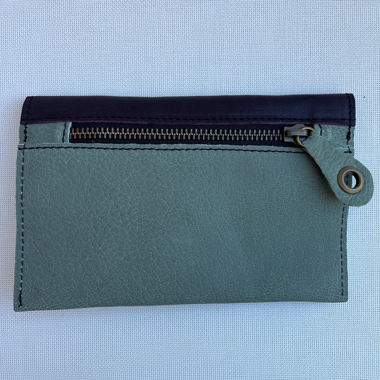 Monedero Plano CAOMKA · Piel natural BioCuir® · Pieza Exclusiva Núm. 13188