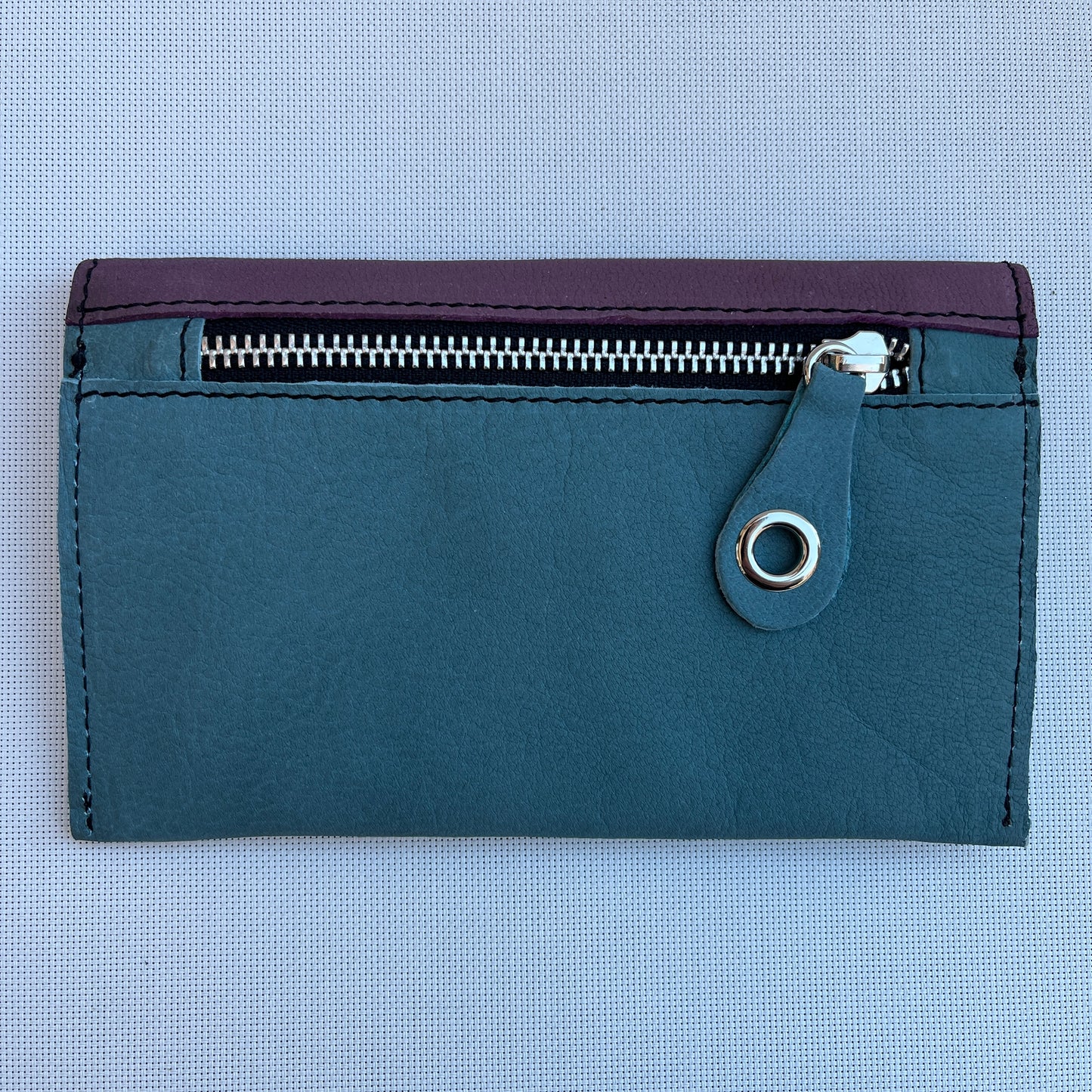 Monedero Plano CAOMKA · Piel natural BioCuir® · Pieza Exclusiva Núm. 13185