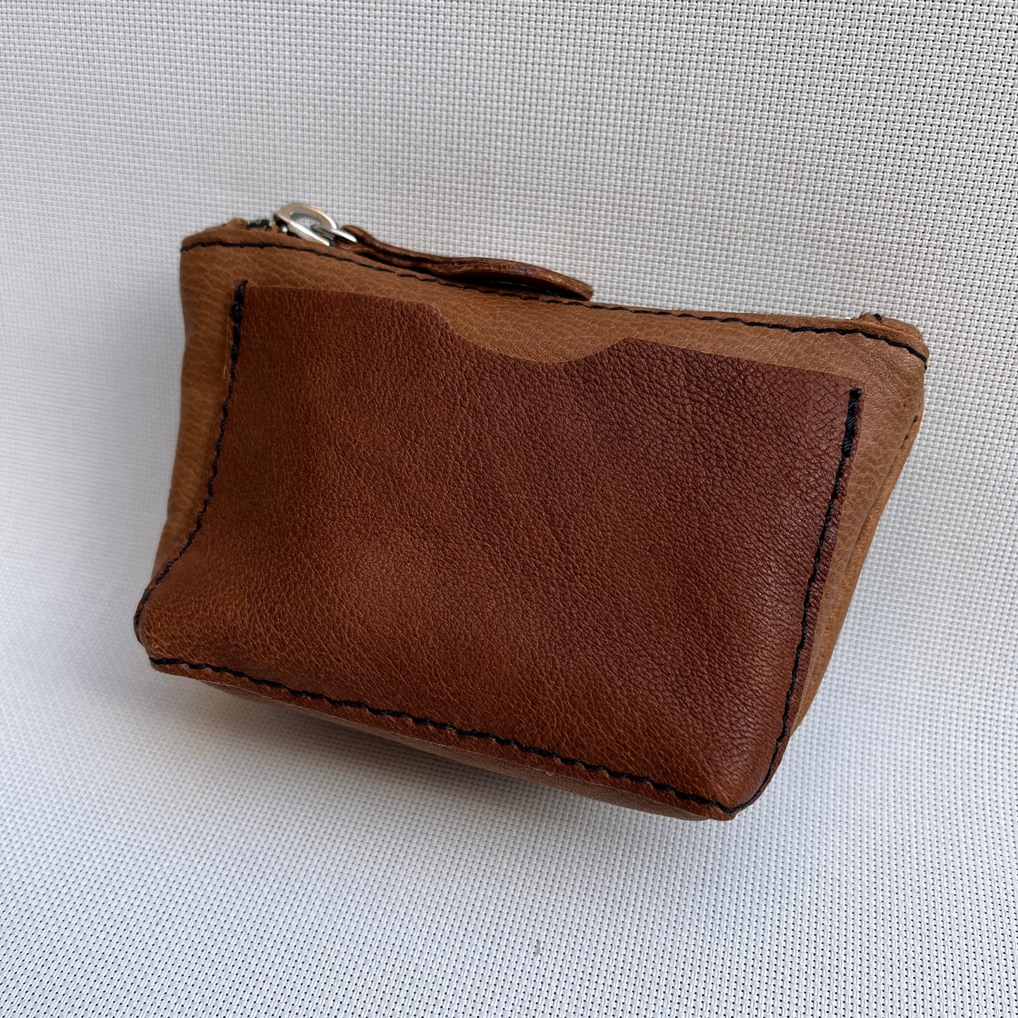 Monedero Wink CAOMKA · Piel natural BioCuir® · Pieza Exclusiva Núm. 10762