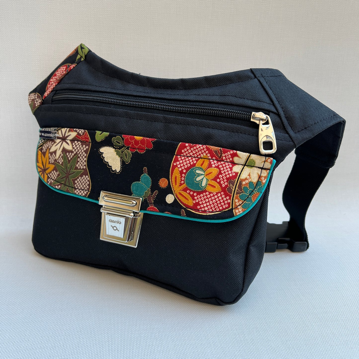 Special Black & Japanese Flowers · Impermeable · Pieza Única Núm. 11003