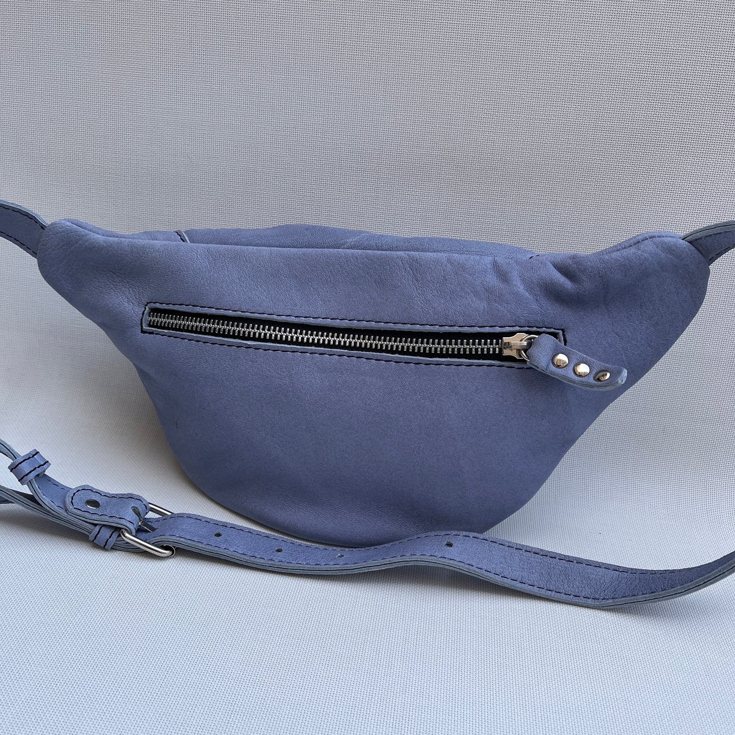 Retro Chic Light lilac BioCuir® natural leather Unique Piece No. 11898