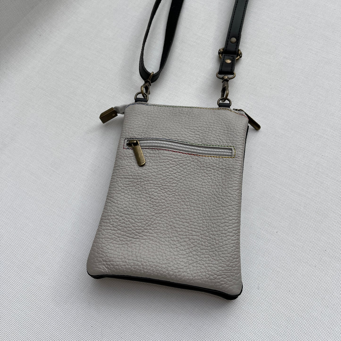 Porta Móvil · Diseño Top · Piel natural · Perla