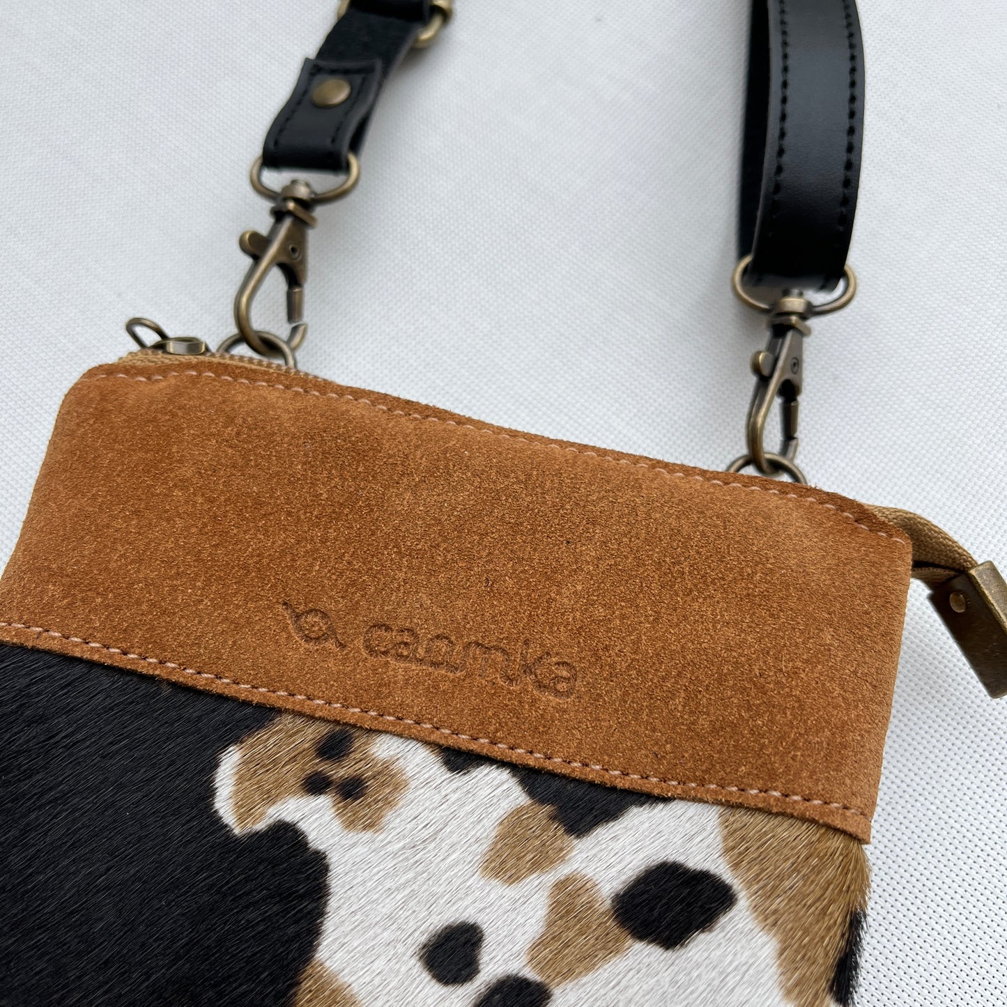 Porta Móvil · Diseño Vaca · Piel natural