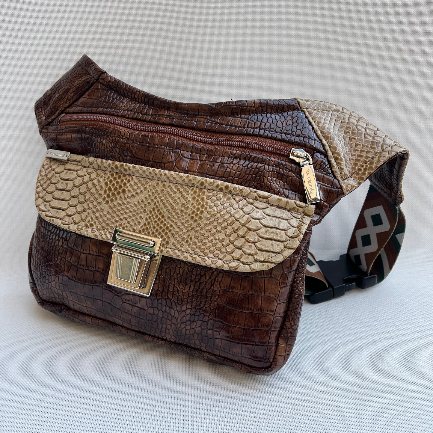 Elegant Brown Animal Print · Pieza Exclusiva Núm. 12736