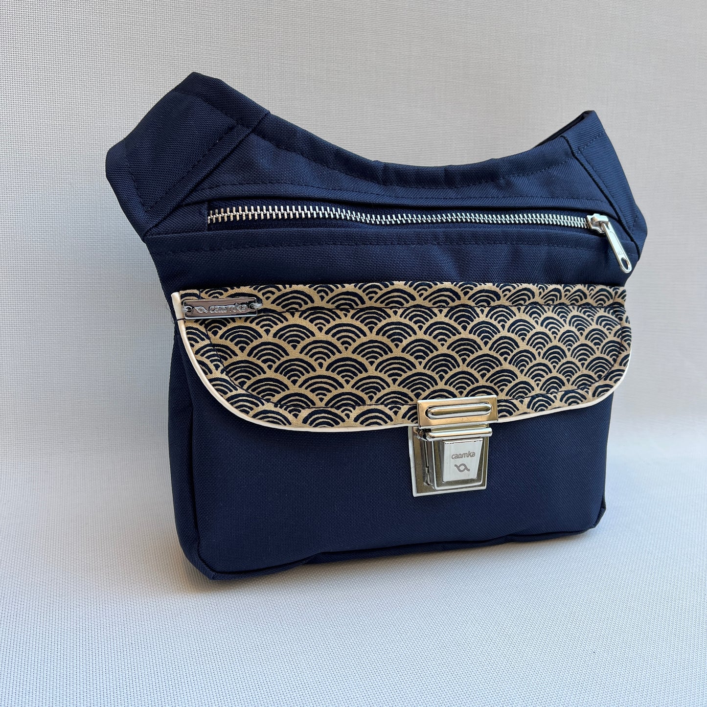 Special Blue & Japanese Waves (Impermeable) · Pieza Única Núm. 11067
