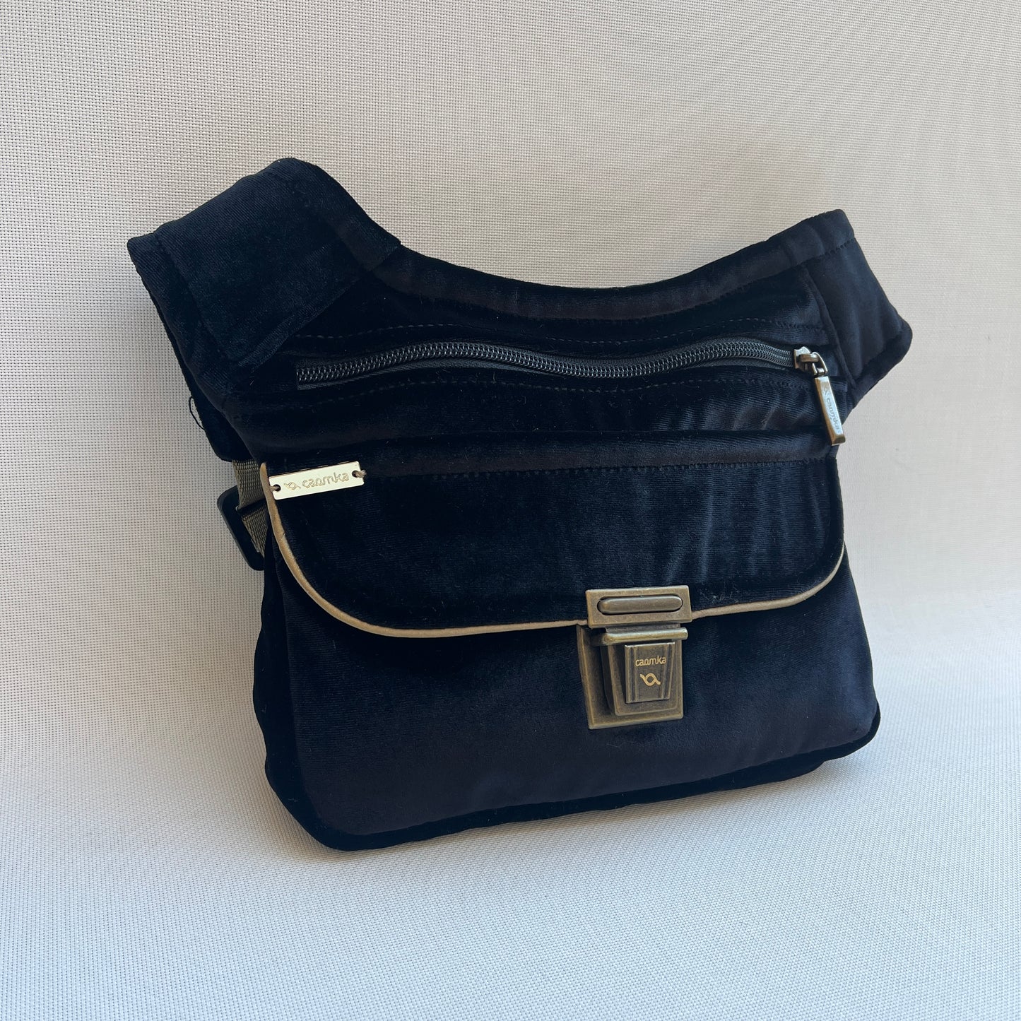 Special Black Velvet Ceremony · Terciopelo + Bolsillo trasero · Pieza Única Núm. 12854