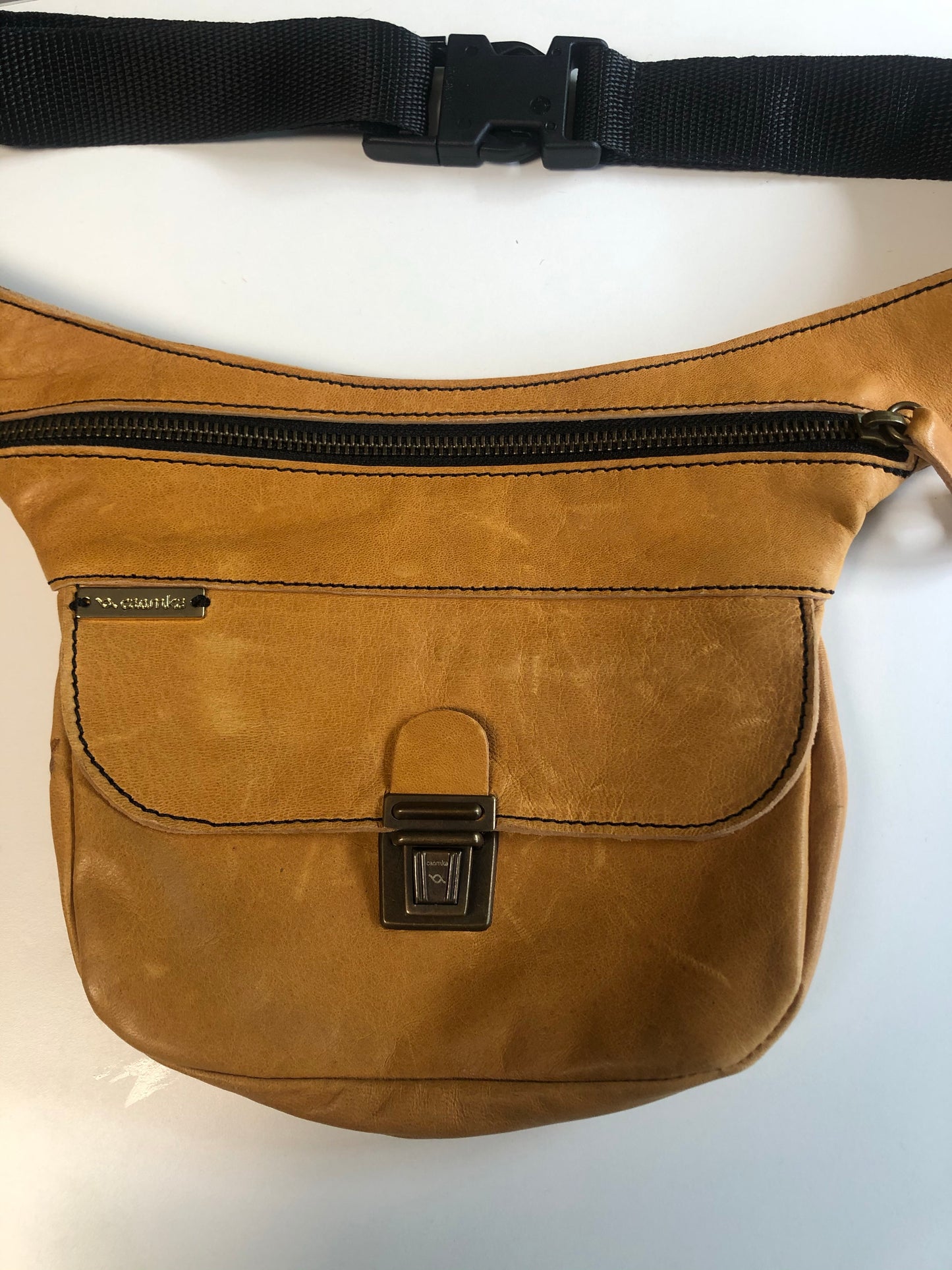 Mini Classic Camel - Old Gold · Piel natural BioCuir® Pieza Exclusiva Núm. 8461