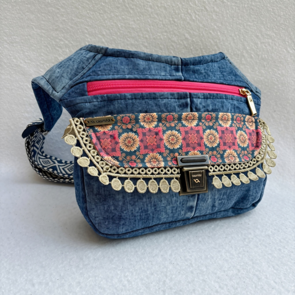 Riñonera Original "Jeans Mandalas Top" ♻️ Jeans Recycled ♻️ · Pieza Única Núm. 19538