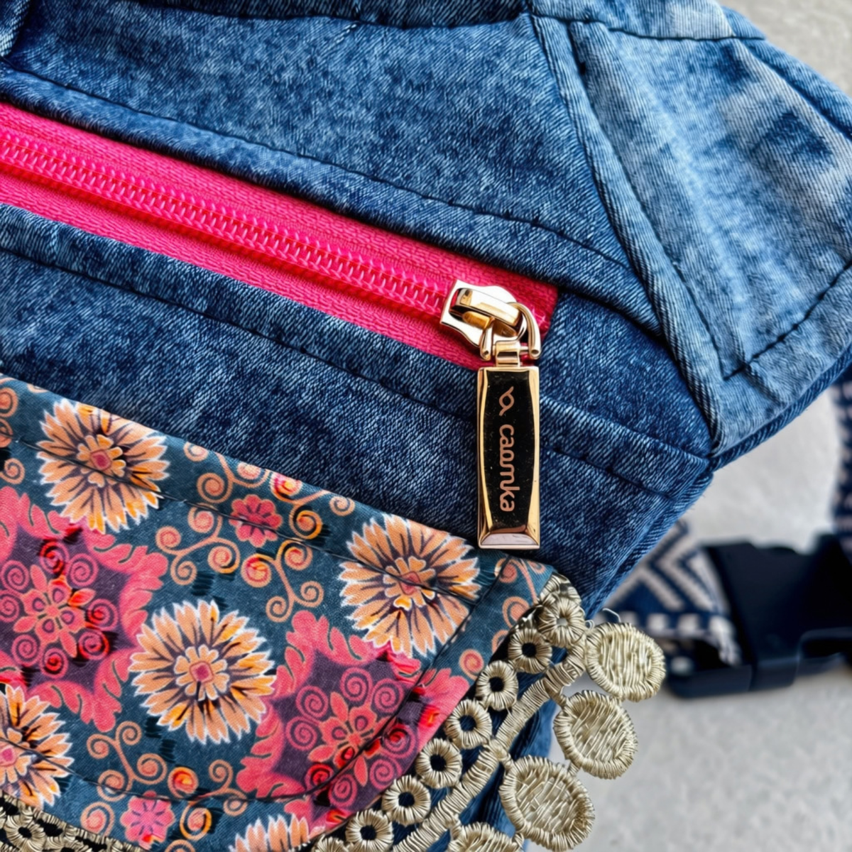 Riñonera Original "Jeans Mandalas Top" ♻️ Jeans Recycled ♻️ · Pieza Única Núm. 19538