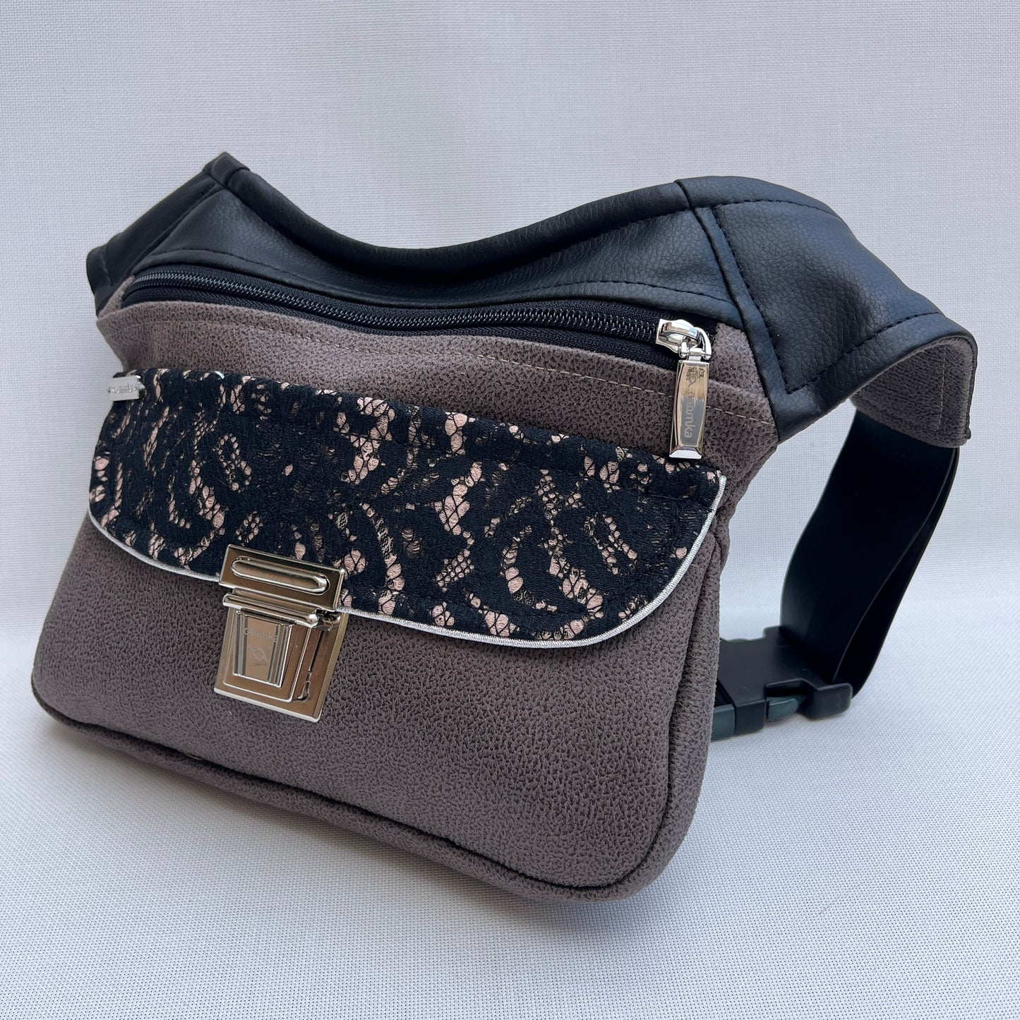 Special Black Elegant Leatherette Exclusive Piece No. 13394