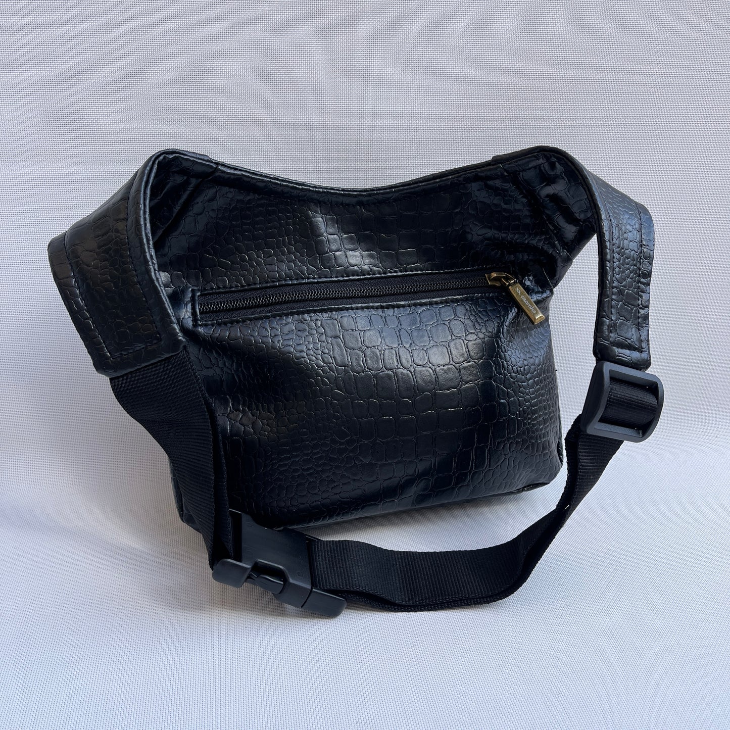 Elegant Black & Old Gold + Bolsillo trasero · Pieza Exclusiva Núm. 15281