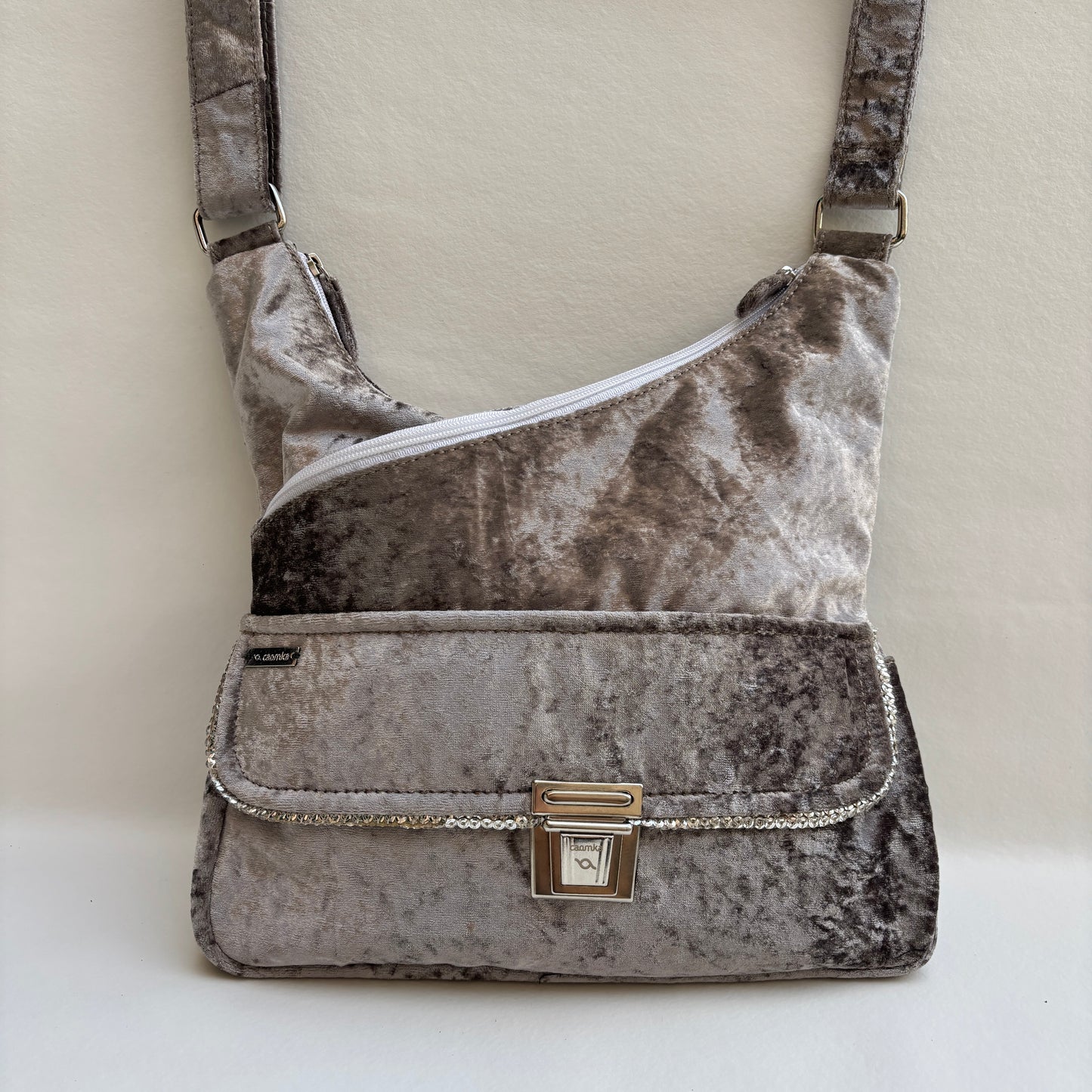 Bolso Bandolera Súper Caomka "Silver Velvet" · Pieza Única Núm. 19255