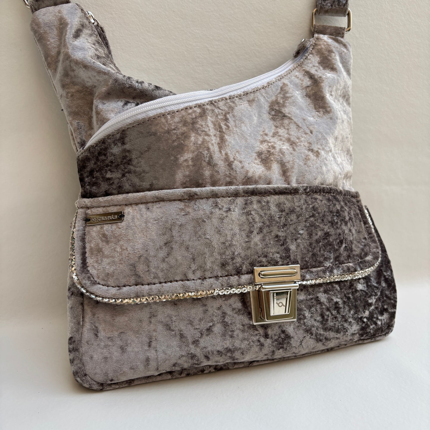 Bolso Bandolera Súper Caomka "Silver Velvet" · Pieza Única Núm. 19255