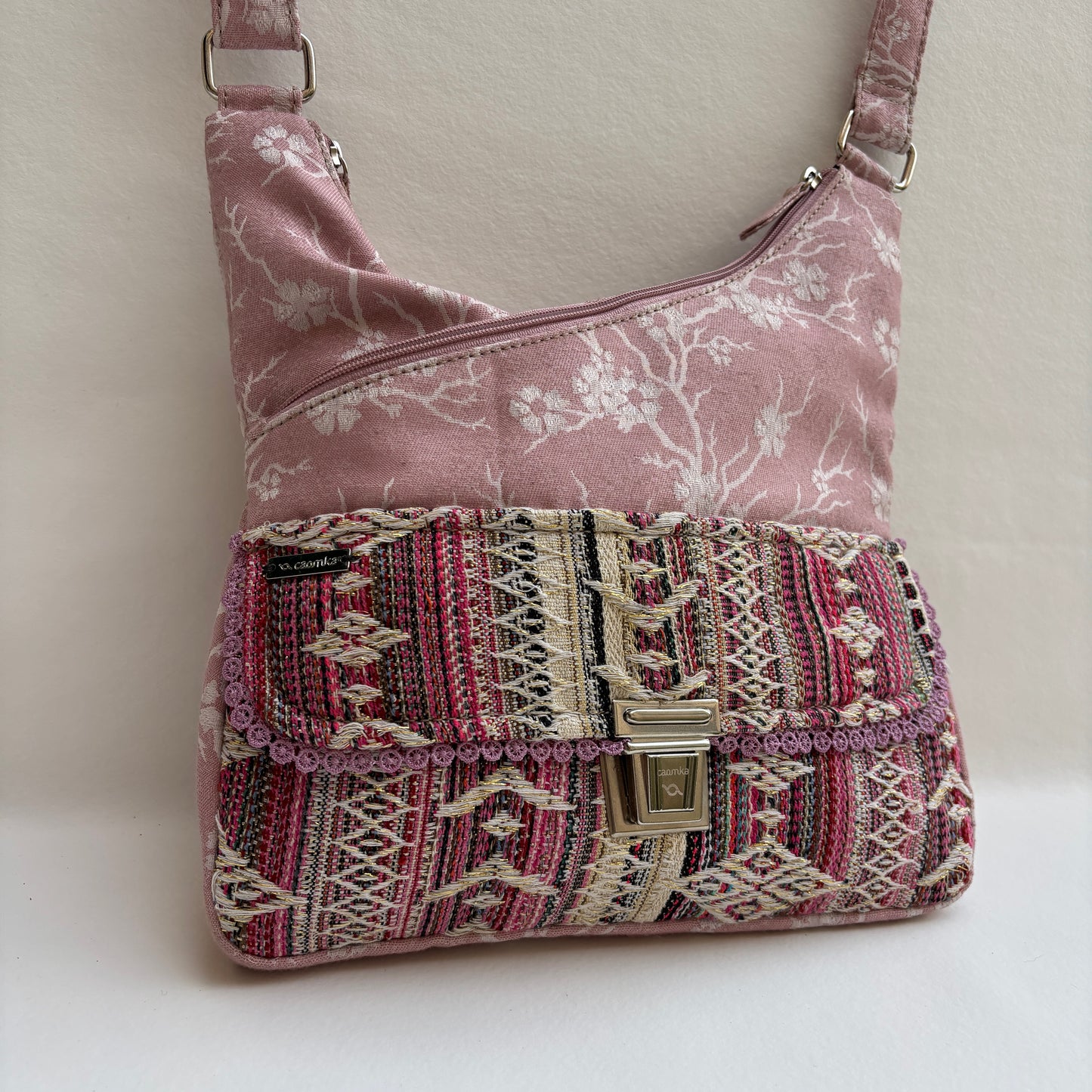 Bolso Bandolera Súper Caomka "Special Sakura Boho" · Pieza Única Núm. 19252