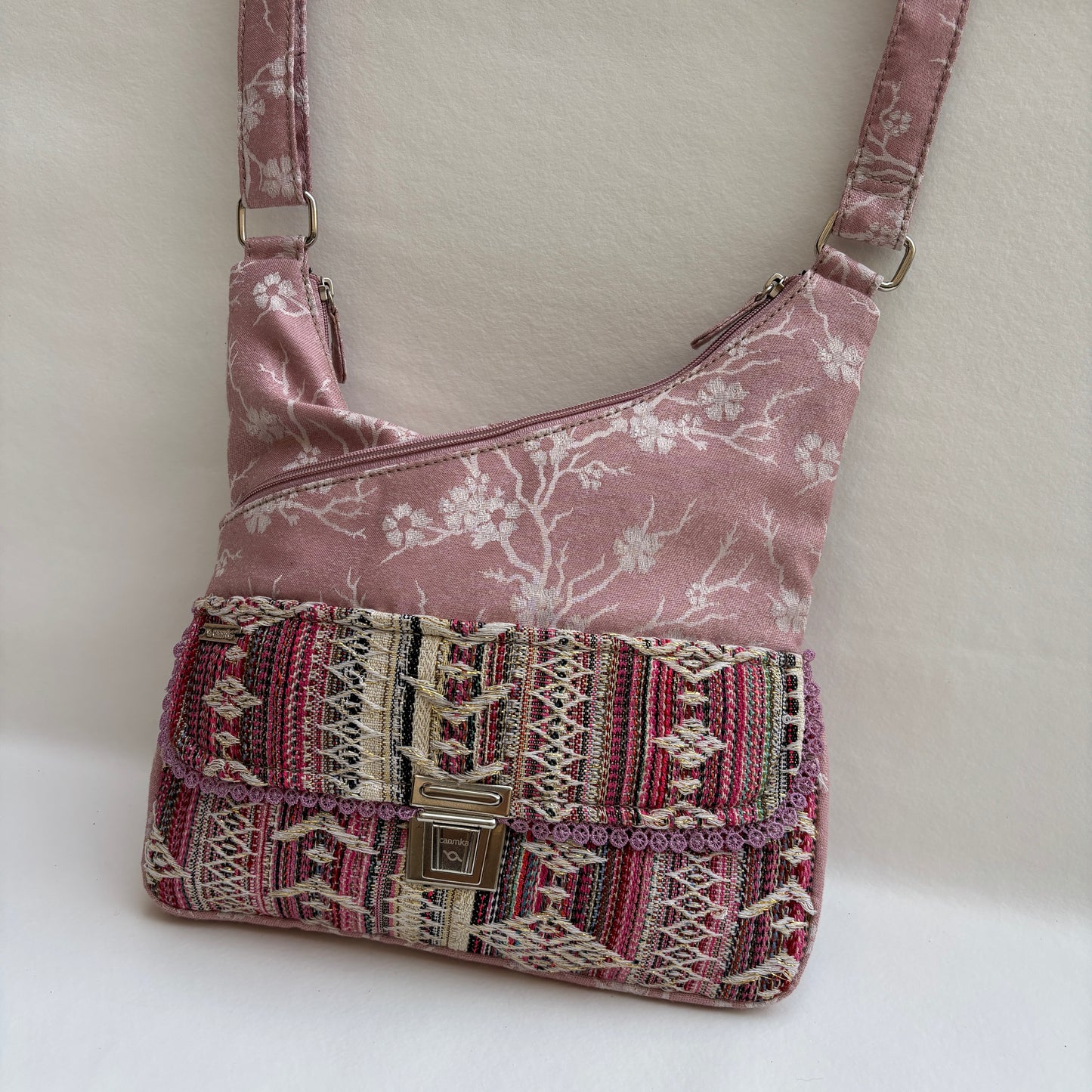 Bolso Bandolera Súper Caomka "Special Sakura Boho" · Pieza Única Núm. 19252