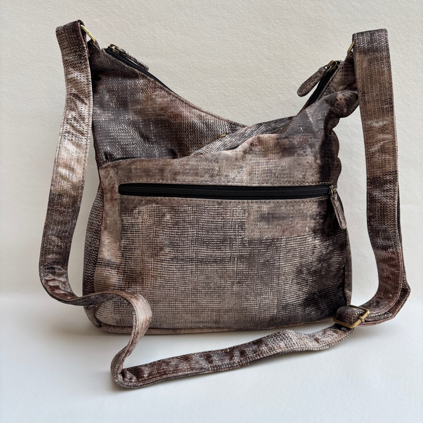 Bolso Bandolera Súper Caomka "Boho Taupe Fantasy" · Pieza Única Núm. 19251
