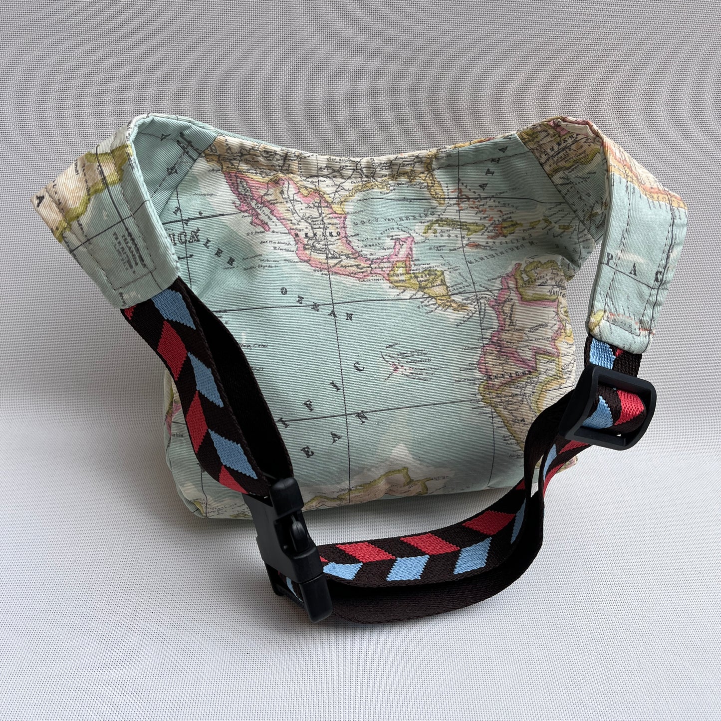 Special Mapamundi Top · Tela resinada Impermeable · Pieza Única Núm. 15270