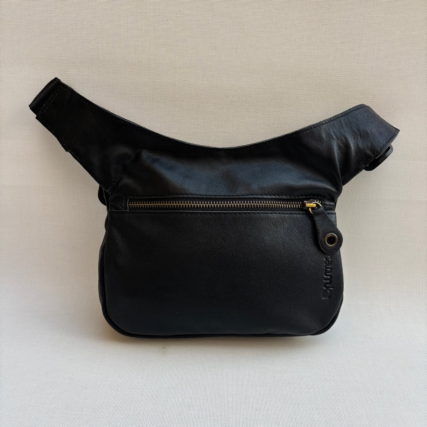 Premium Black & Butterfly · Piel - Cuero · Pieza Única Núm. 18476