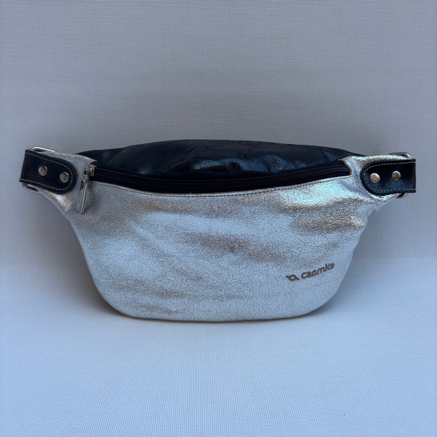 Riñonera "Premium Retro Chic Silver Black" · Piel / Cuero · Pieza Exclusiva Núm. 17828