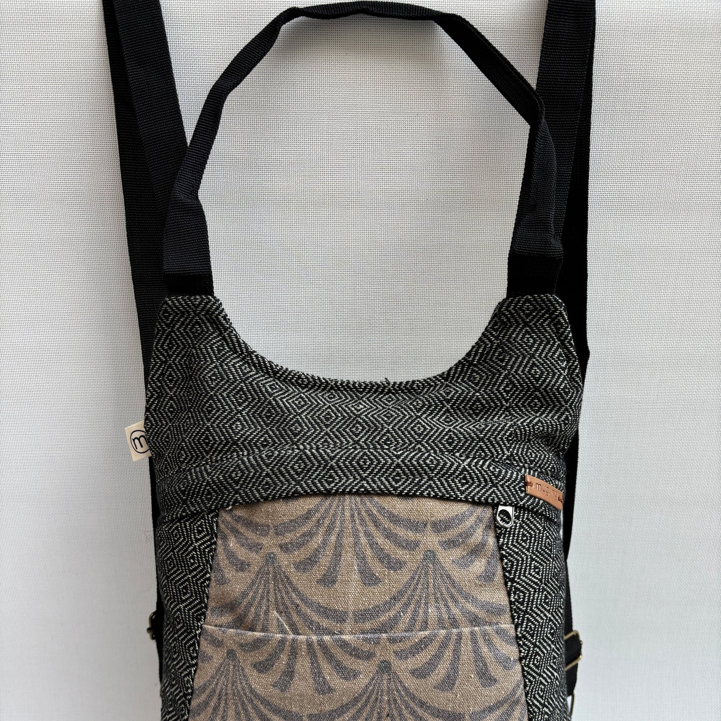 Mochila "Bhaktapur" Blanco y Negro  · Pieza 16919