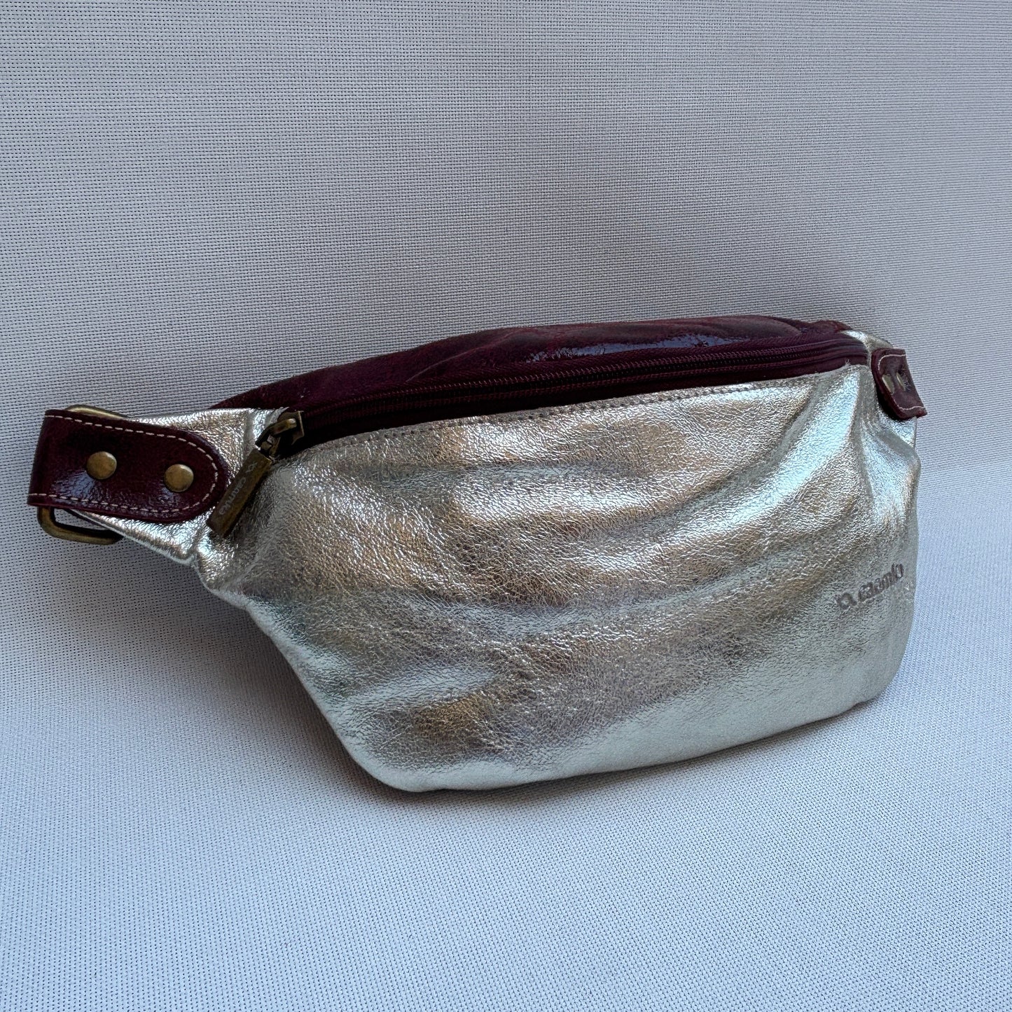 Riñonera "Premium Retro Chic Golden Burdeos" · Piel / Cuero · Pieza Exclusiva Núm. 17829